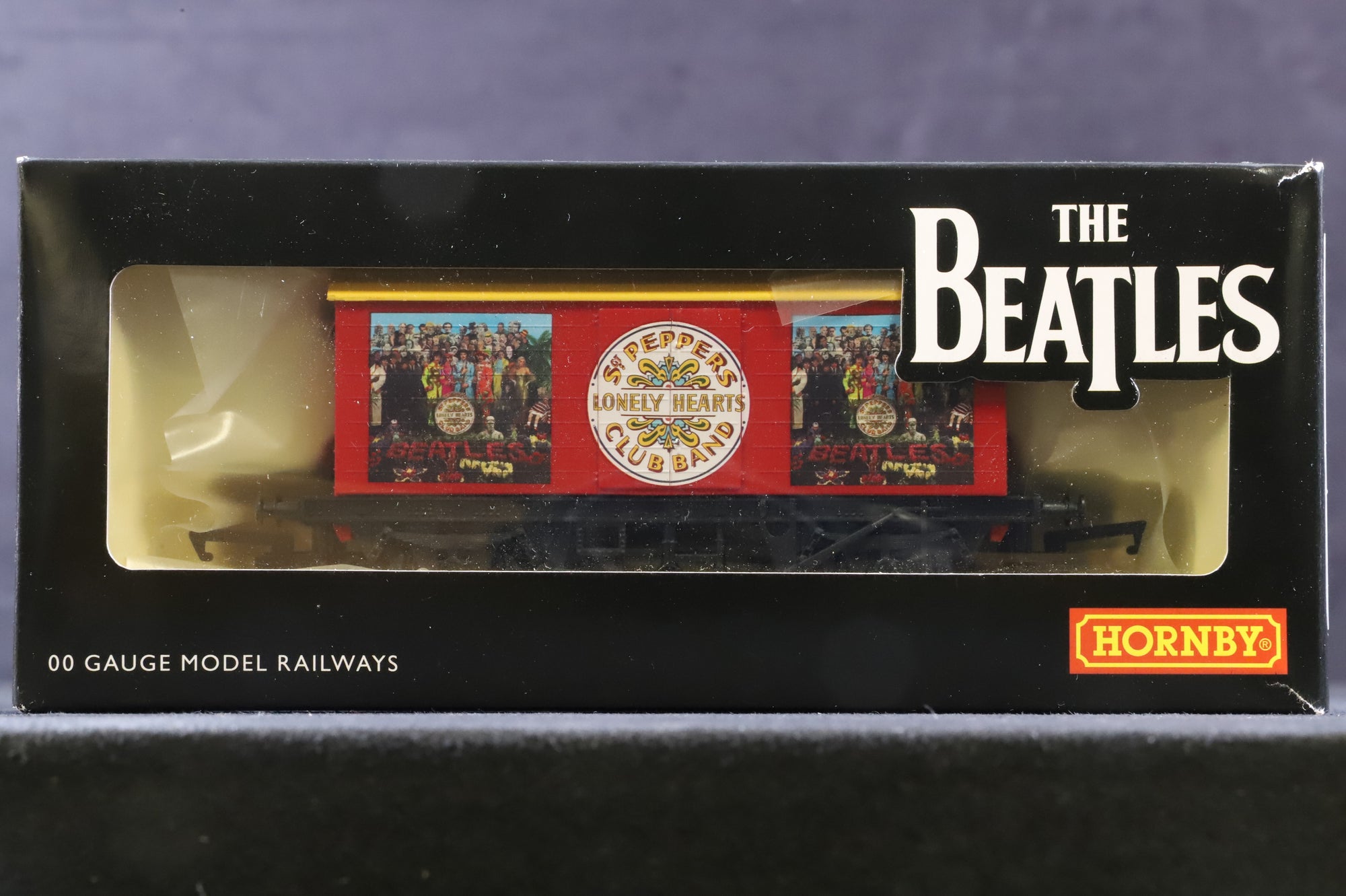 Hornby OO R60008 The Beatles SGT Pepper LWB Van