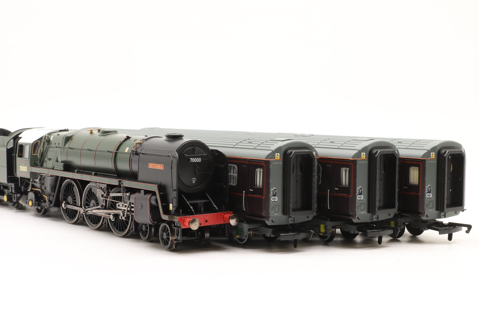 Hornby OO R3094 Diamond Jubilee Train Pack Incl. Britannia Class & 3x Mk3s