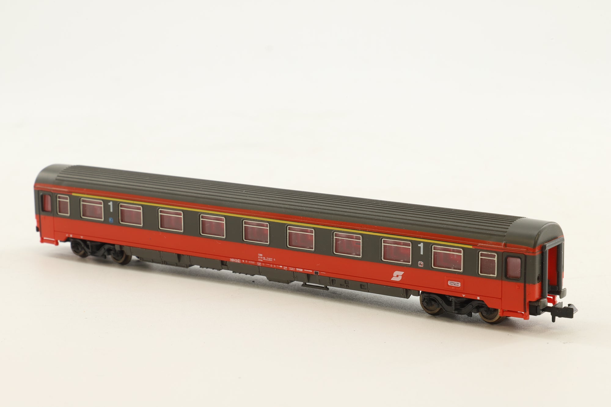 Roco N Rake Of 6 ÖBB Coaches Inc. 2434, 24341, 24340, 24283, 24284 & 24343