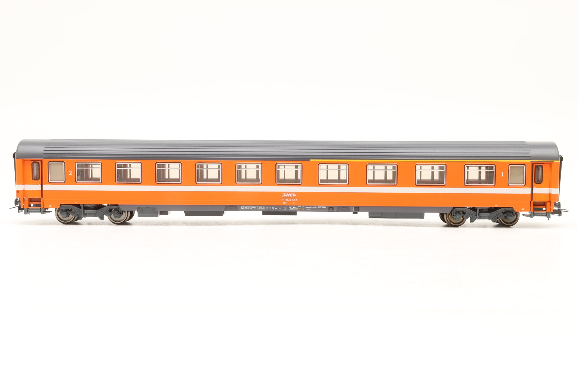 Roco HO 64001 Set of 2x SNCF Orange Coaches