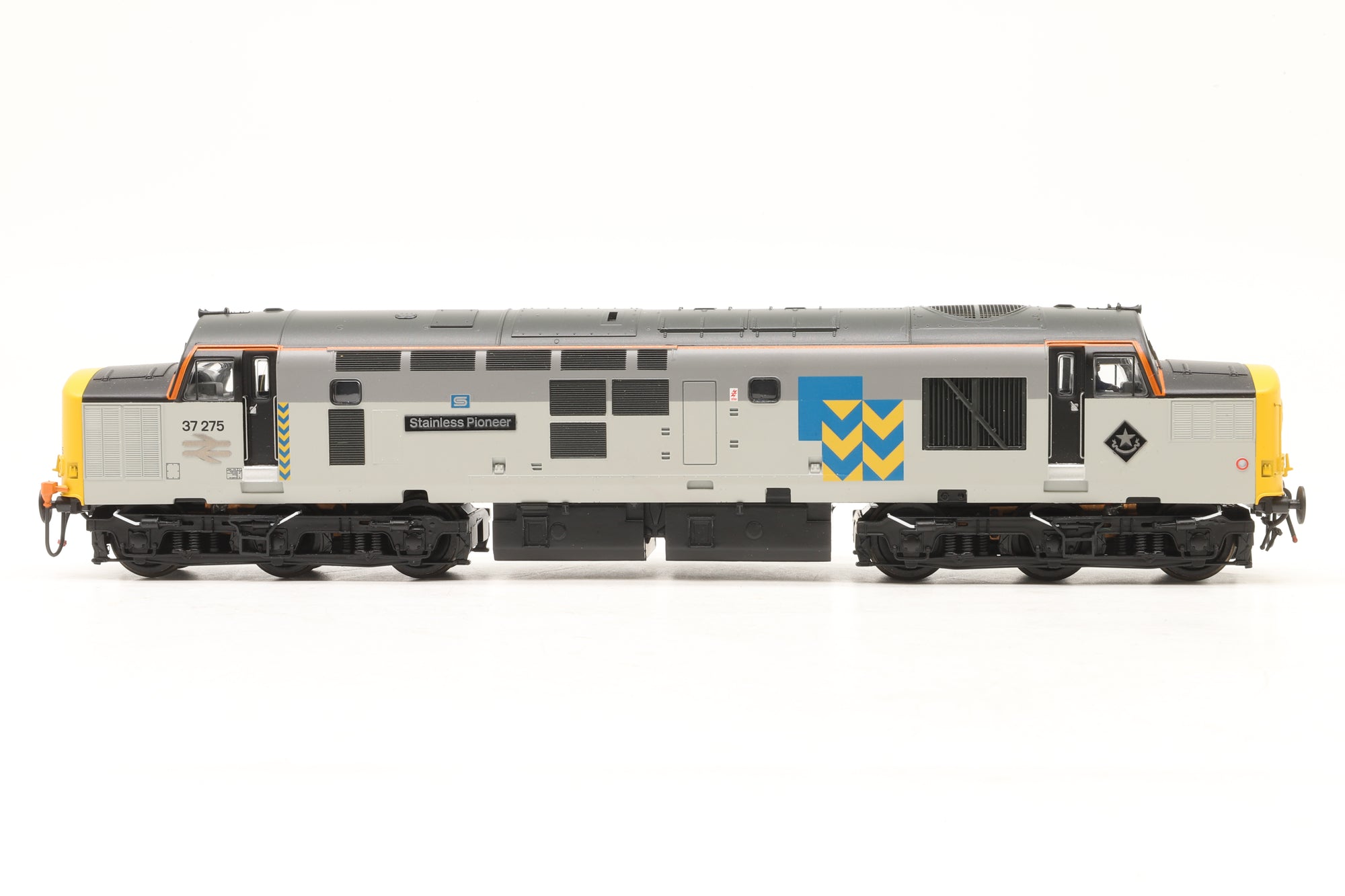 Bachmann OO 32-778RJSF Class 37 37275 'Stainless Pioneer' in BR Railfreight Metals Livery – DCC Sound