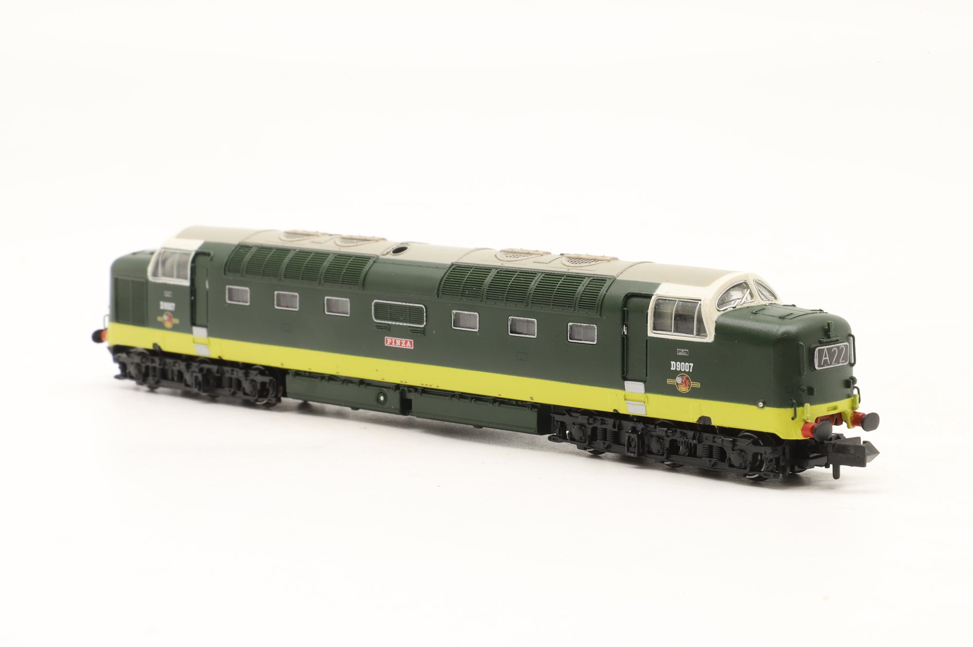 Graham Farish N 371-285 Class 55 Deltic D9007 'Pinza' in BR Two-Tone Gree