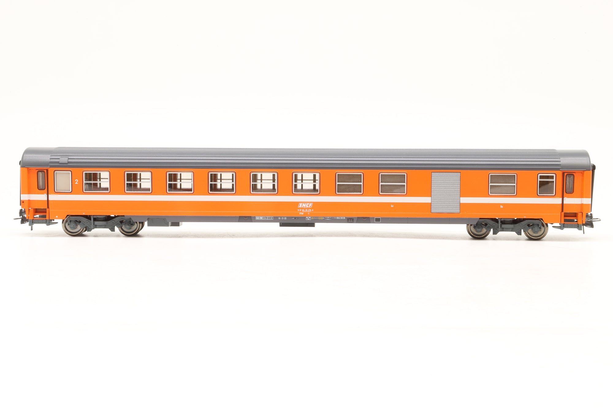 Roco HO 64001 Set of 2x SNCF Orange Coaches