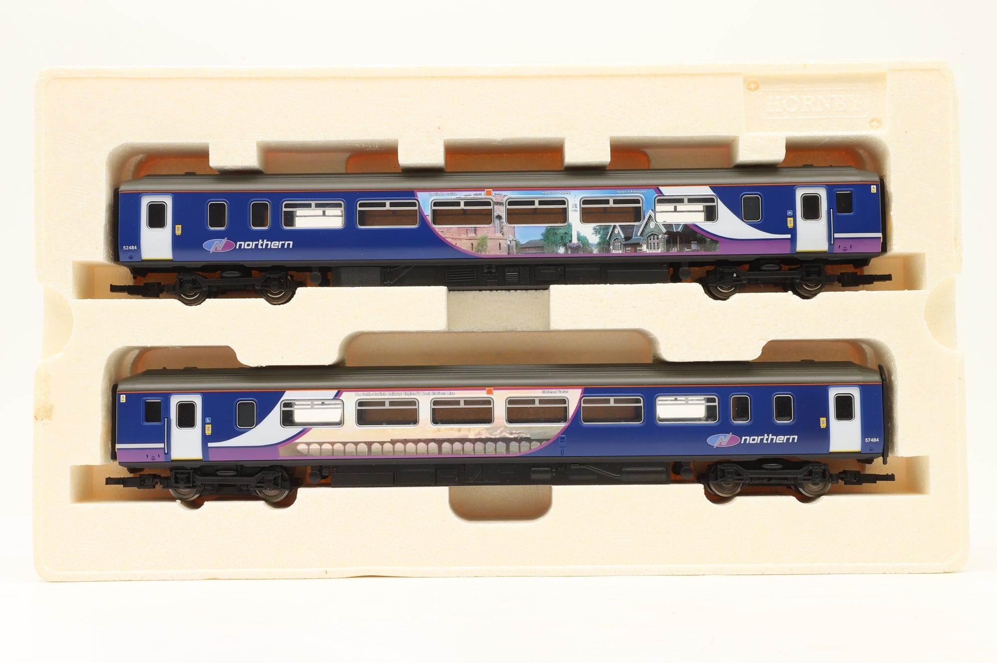 Hornby OO R2694 Class 156 2-Car DMU in Northern Livery (Early)