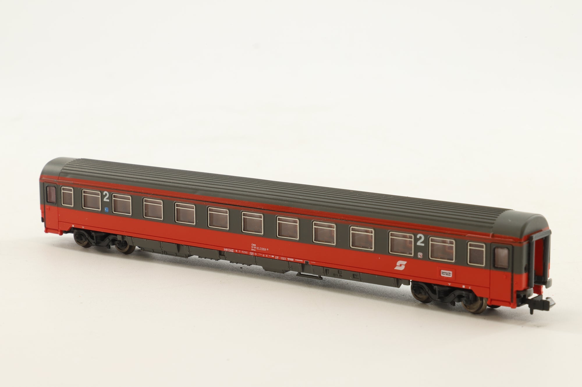Roco N Rake Of 6 ÖBB Coaches Inc. 2434, 24341, 24340, 24283, 24284 & 24343