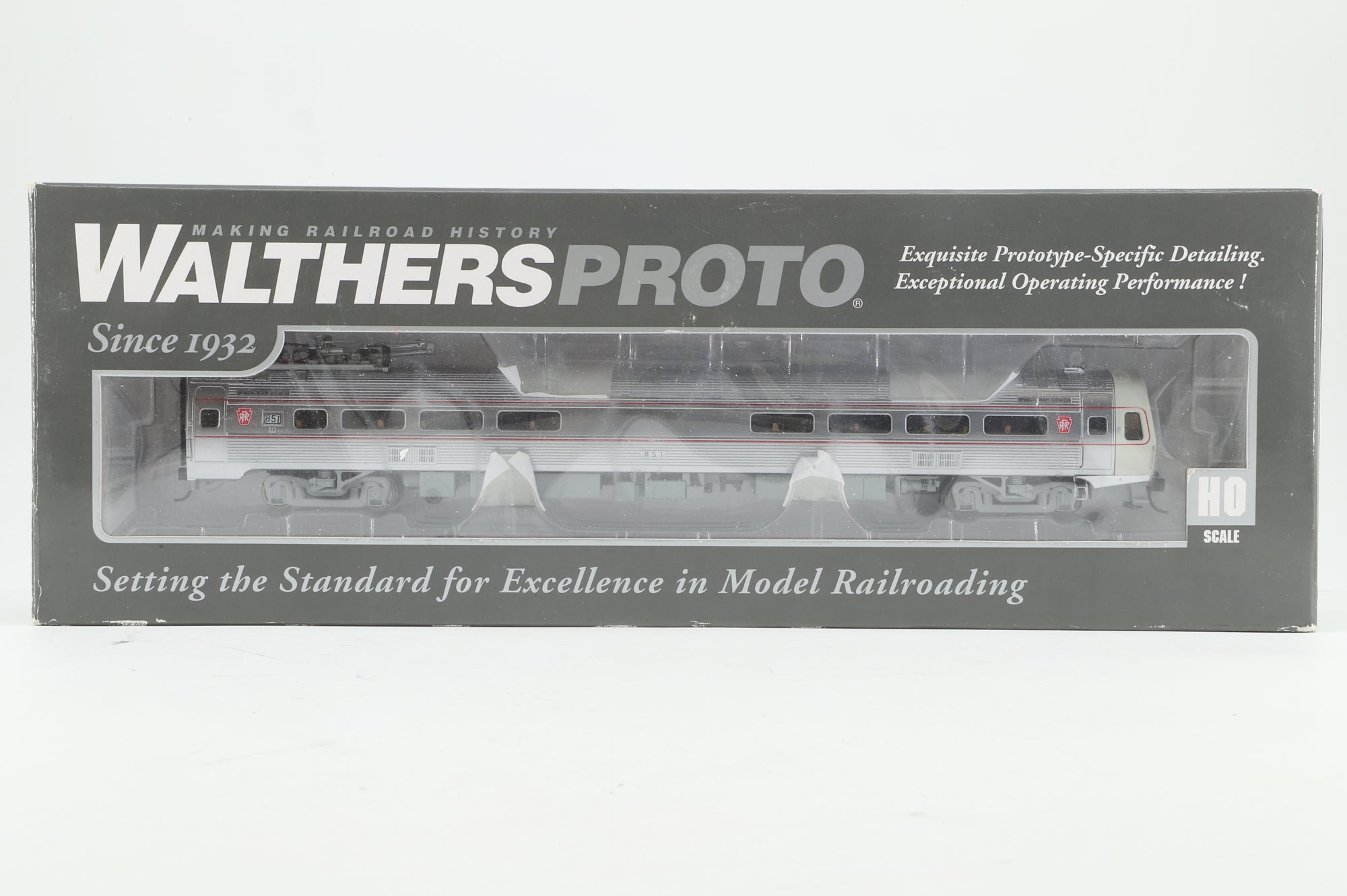WalthersProto 85' Budd Metroliner Snack Bar Coach No.851 in Pennsylvania Silver/Red