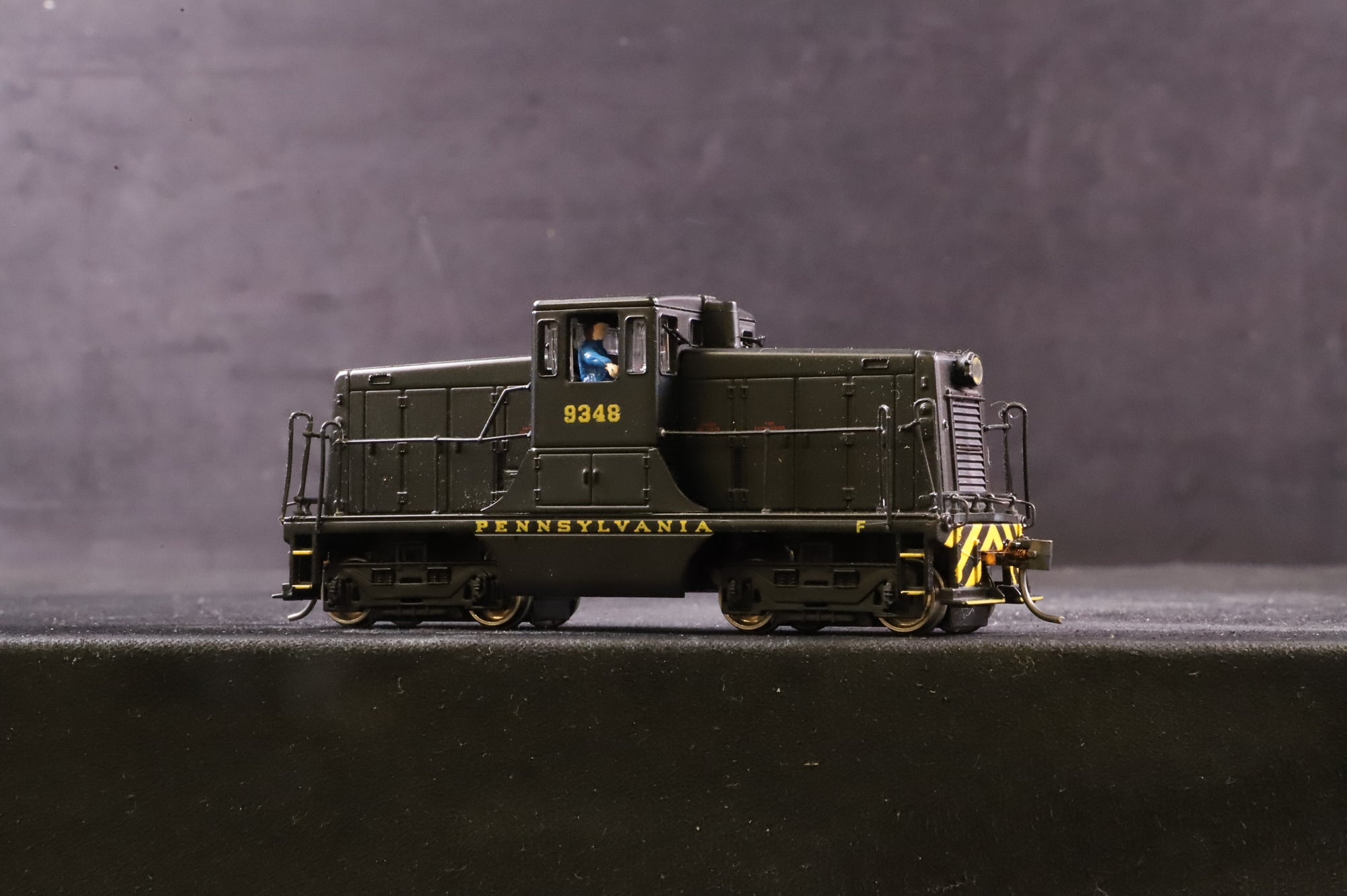 Spectrum/Bachmann HO 41-0804-14 GE 44T Stiwtcher No.9348 in Pennsylvania Black w/ Wasp Stripes
