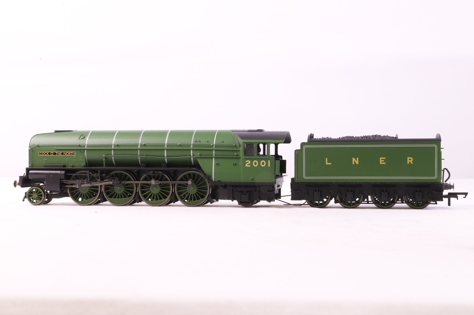 Hornby Railroad OO R3171 Class P2 '2001' 'Cock O' The North' LNER Green DCC Sound
