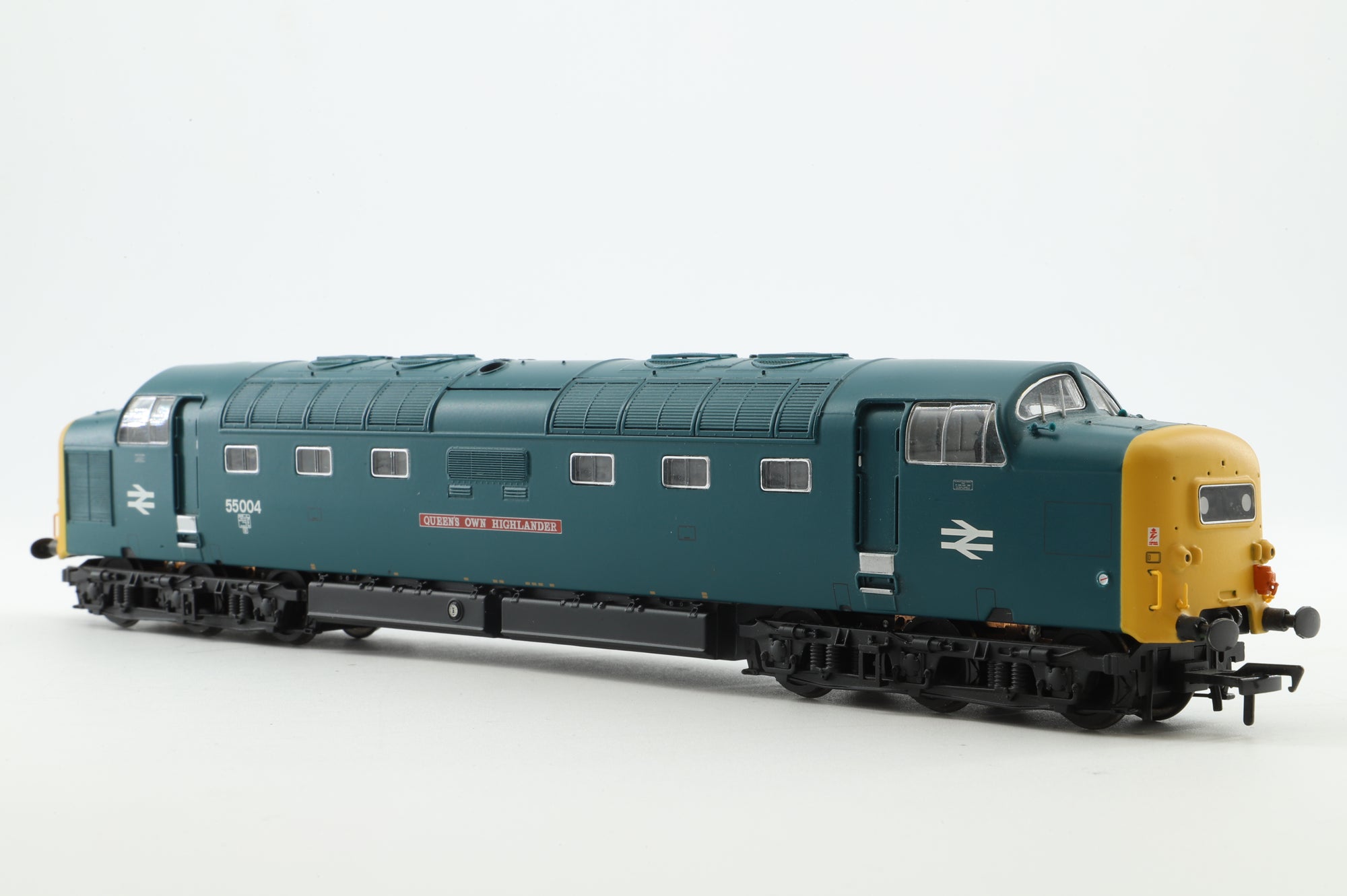 Bachmann OO 32-534 Class 55 Deltic 55004 'Queen's Own Highlander' in BR Blue - DCC Sound