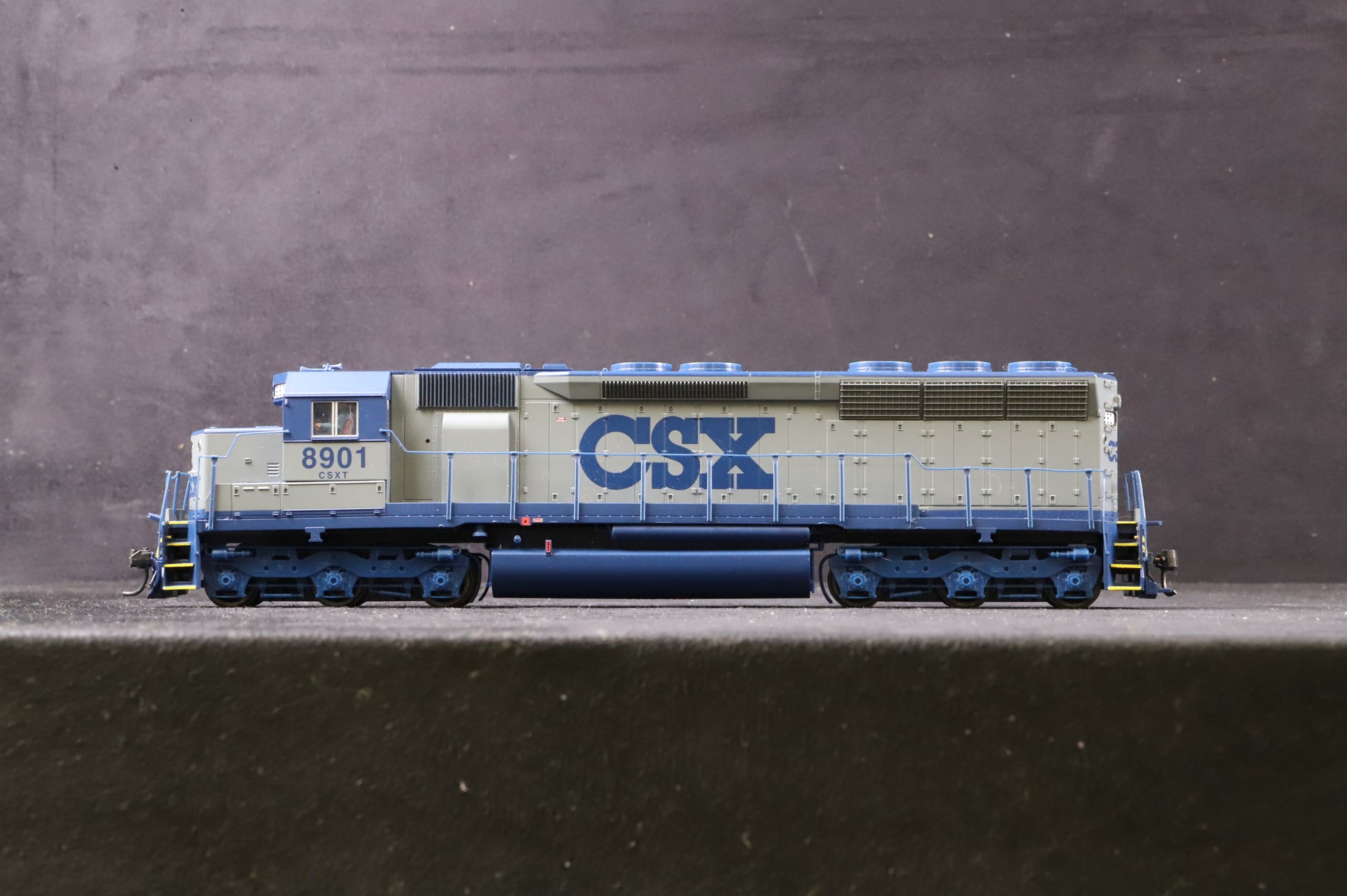 Life-Like HO SD-60 Diesel Locomotive '8901' CSX Blue & Grey DCC Fitted