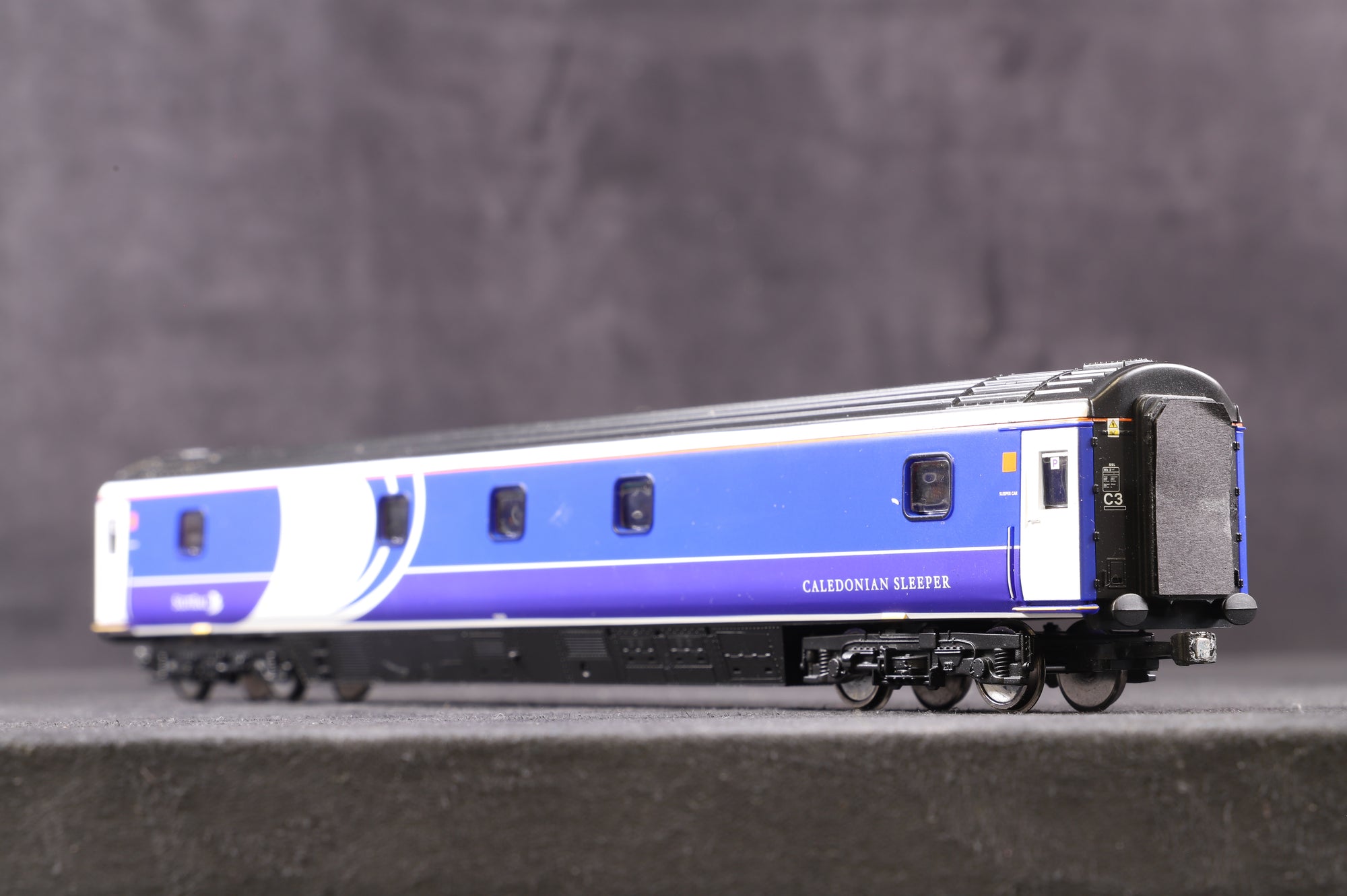 Hornby OO Rake Of 5 x Mk3 Caledonian Sleeper Coaches