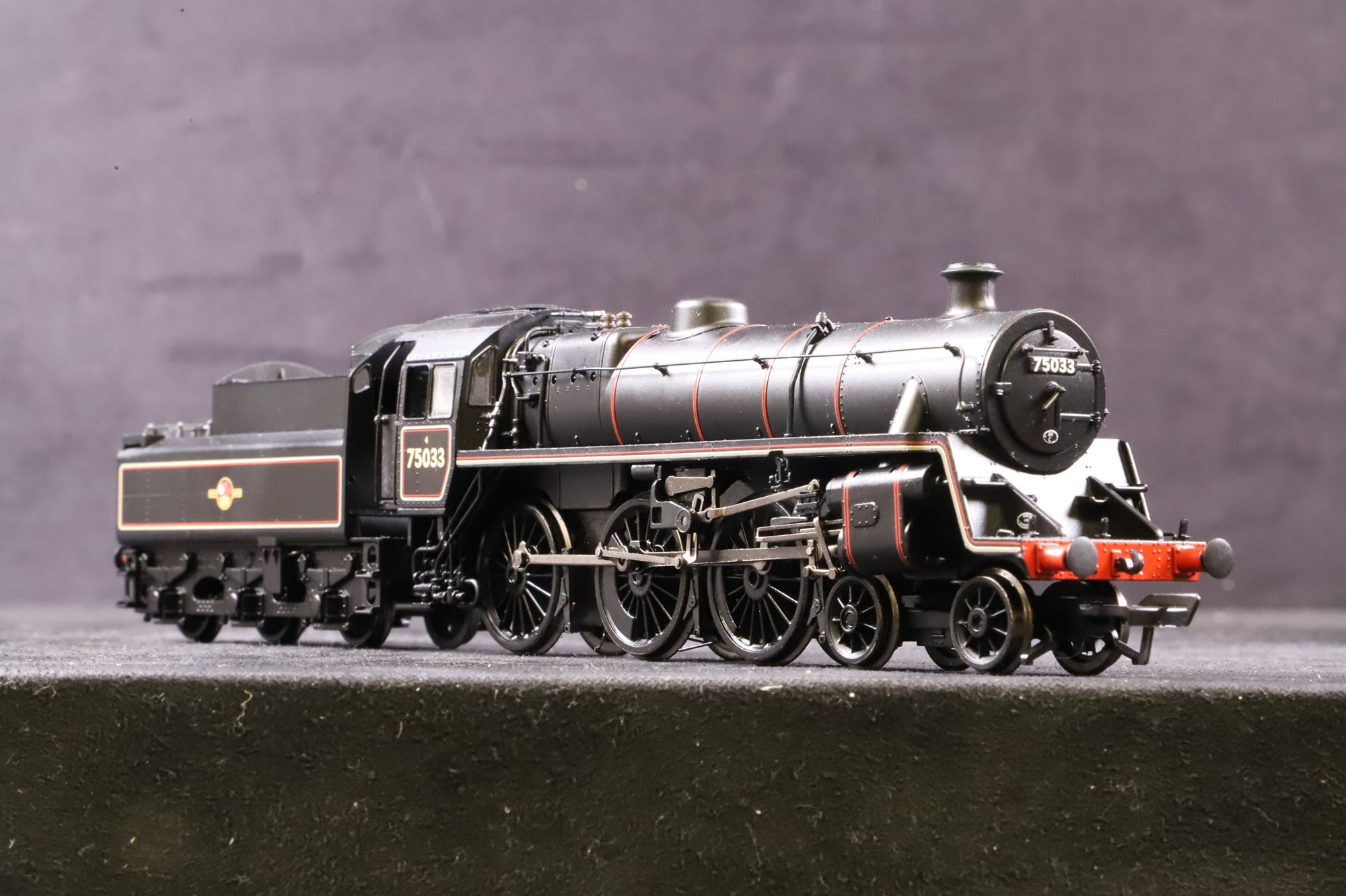 Bachmann OO 31-118 Standard Class 4MT 4-6-0 '75033' BR2 Tender BR Lined Balck L/C
