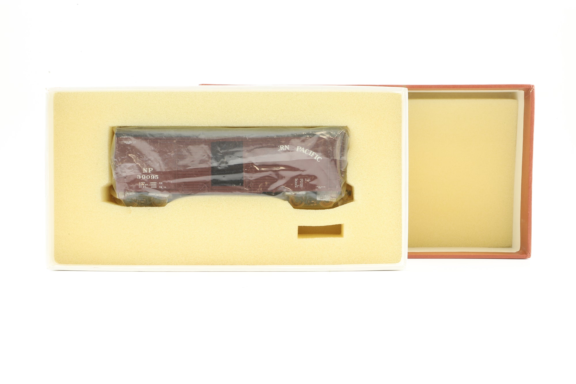 W&R Enterprises HO Brass 40' Round Roof Automobile Car No. 39095  in Northern Pacific Brown