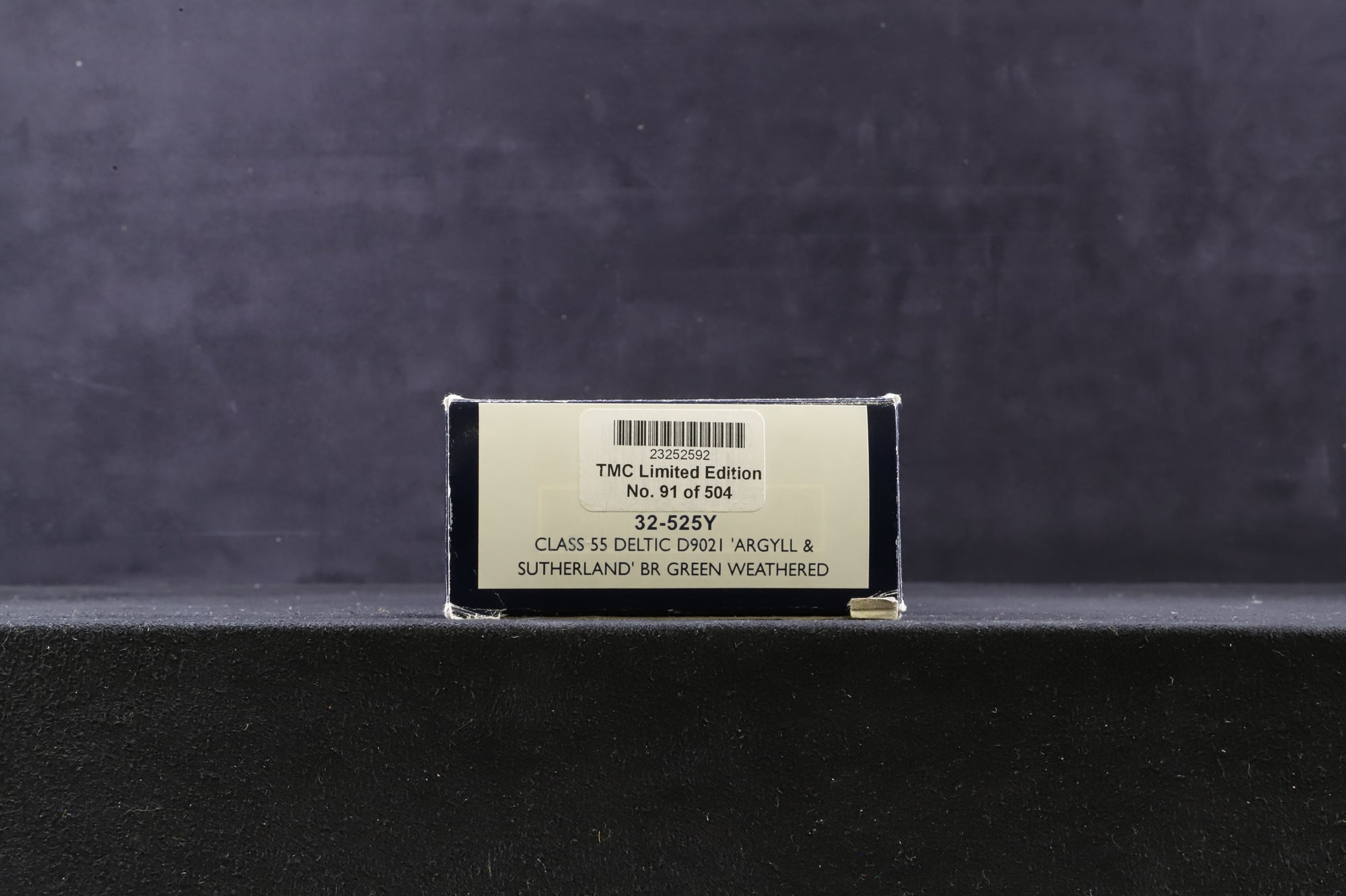 Bachmann OO 32-525Y Class 55 Deltic 'D9021' 'Argyll & Sutherland' BR Green, Weathered Ltd Ed