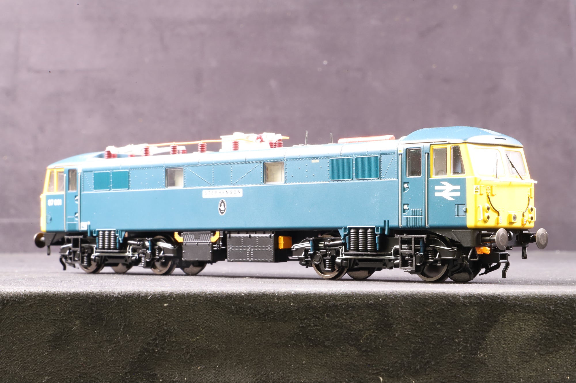 Hornby OO R3739 Class 87 '8700' 'Royal Scot/ Stephenson' BR Blue