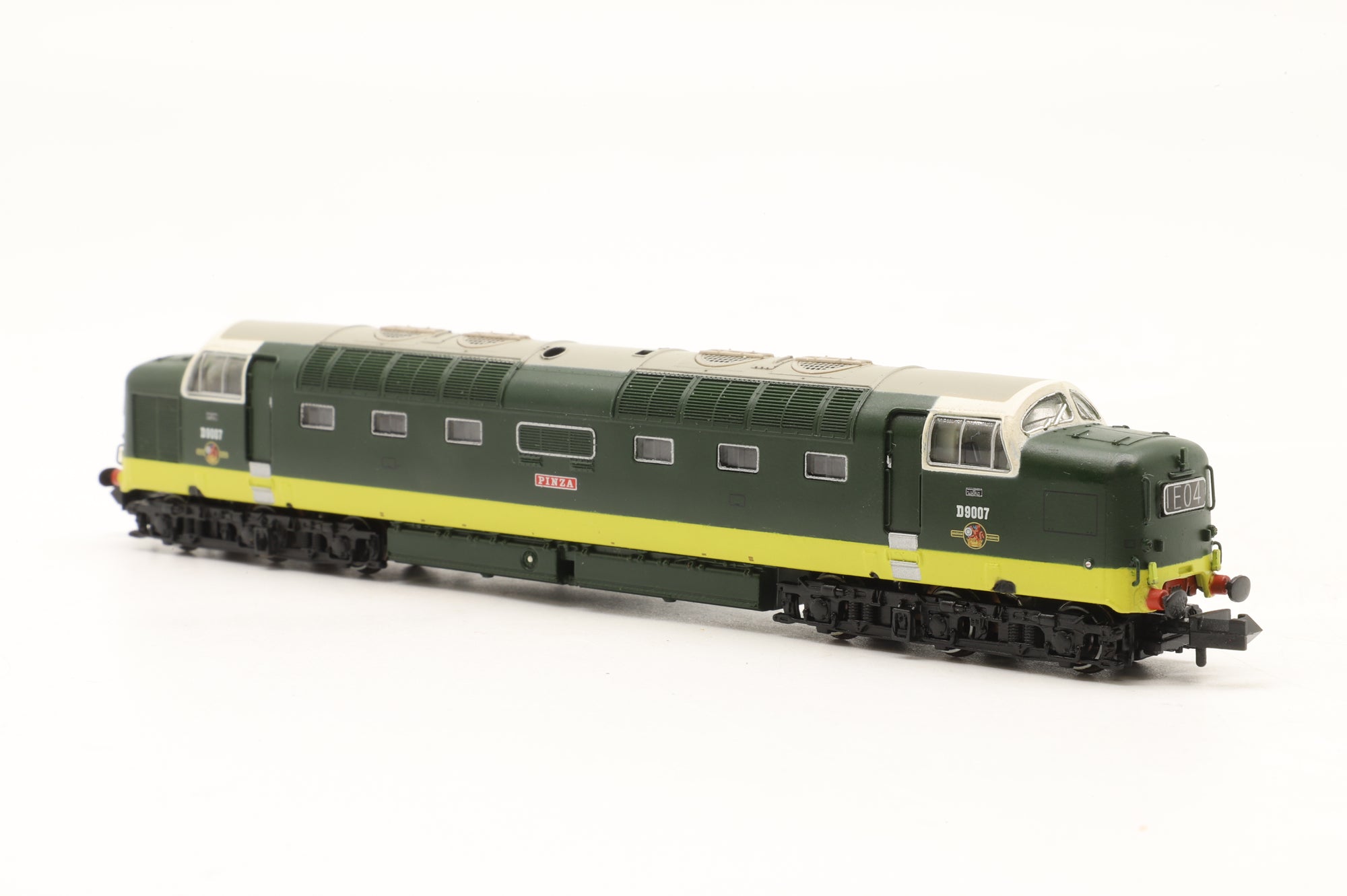 Graham Farish N 371-285 Class 55 Deltic D9007 'Pinza' in BR Two-Tone Gree