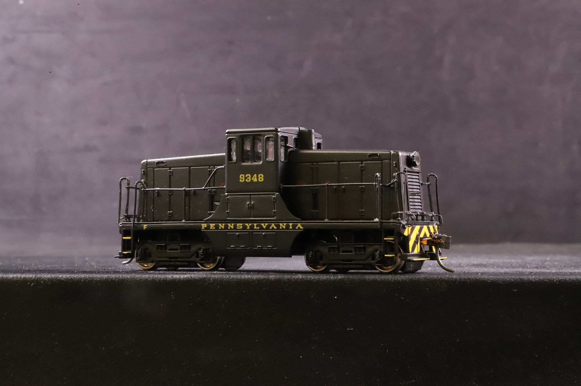 Spectrum/Bachmann HO 41-0804-14 GE 44T Stiwtcher No.9348 in Pennsylvania Black w/ Wasp Stripes
