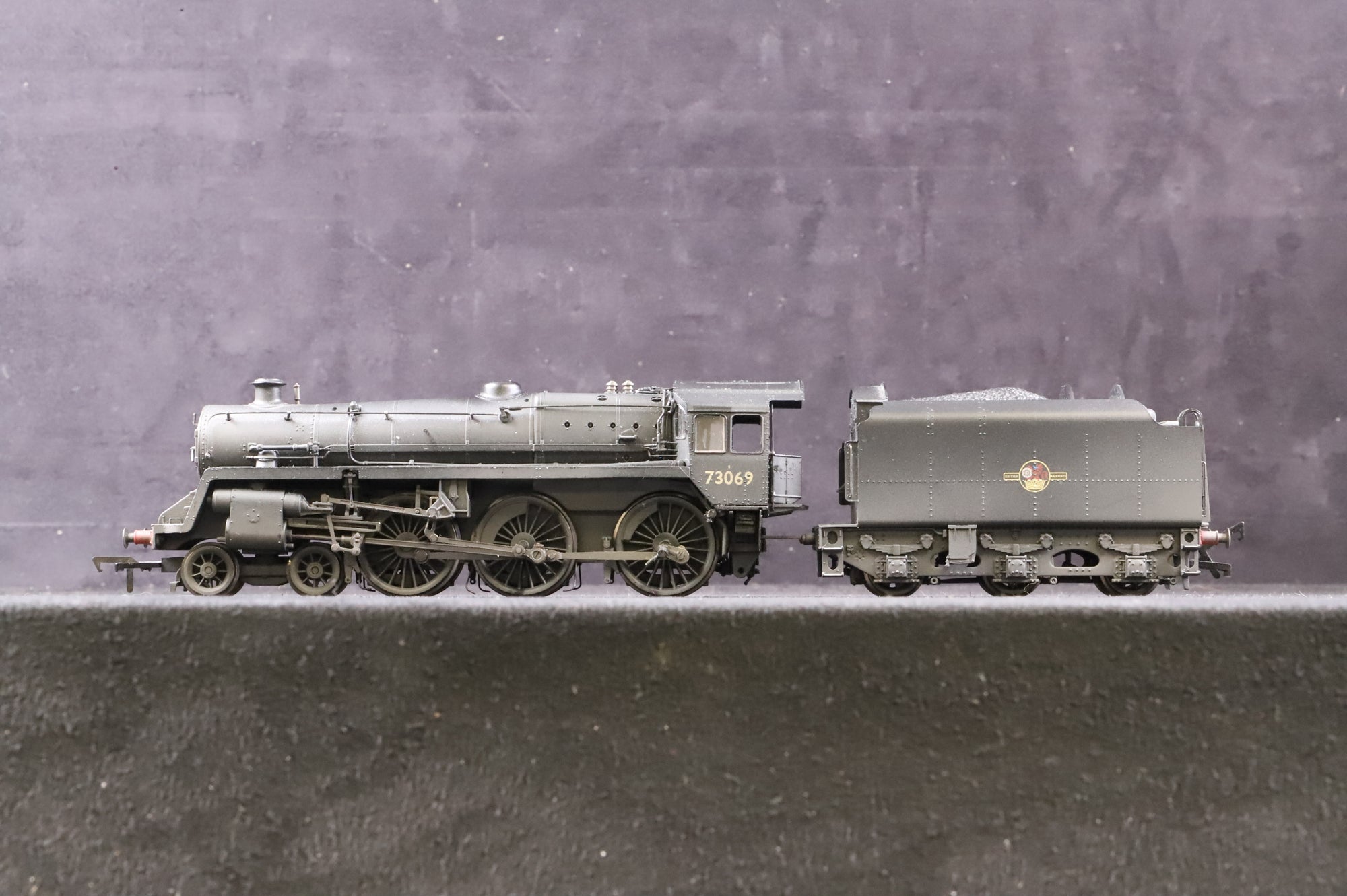 Bachmann OO 32-505 Standard Class 5MT '73069' Plain Black BR1C Tender, Weathered