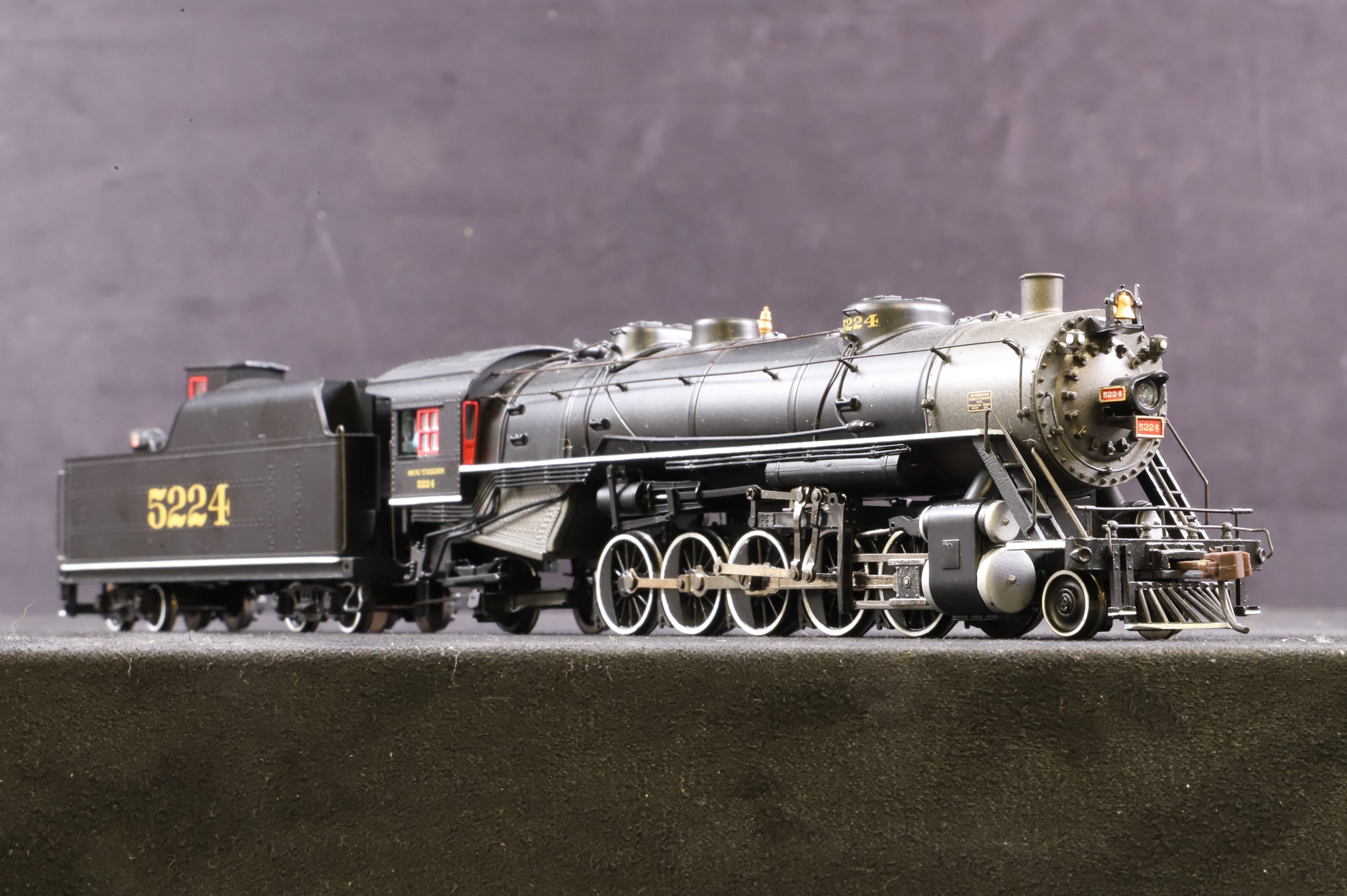 Spectrum HO 83305 USRA Light 2-10-2 Loco, Southern '5224', DCC Fitted