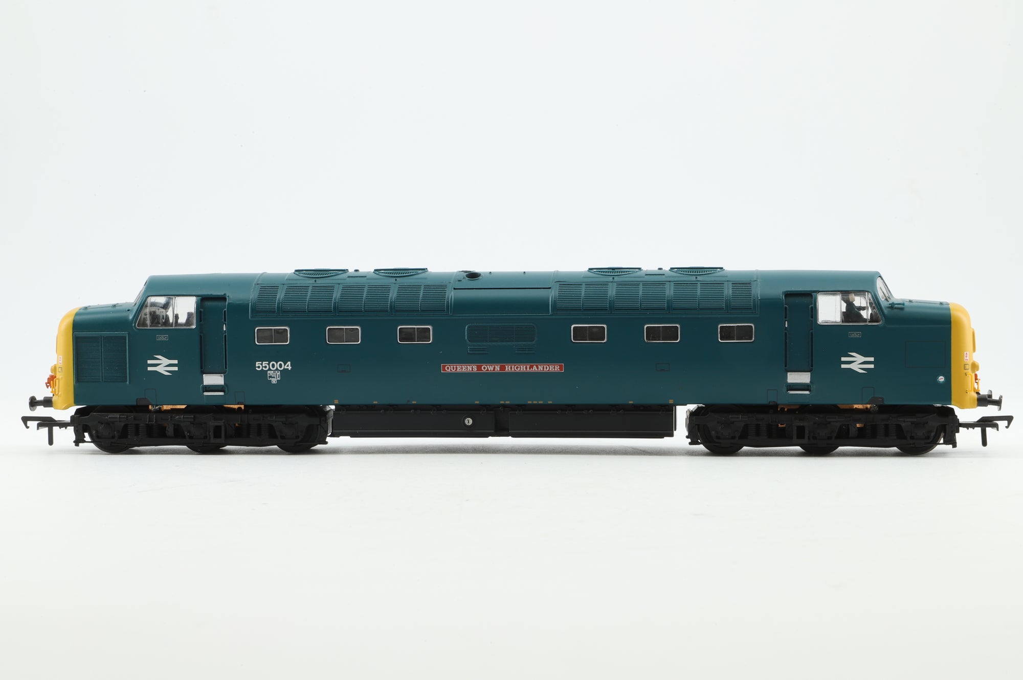 Bachmann OO 32-534 Class 55 Deltic 55004 'Queen's Own Highlander' in BR Blue - DCC Sound