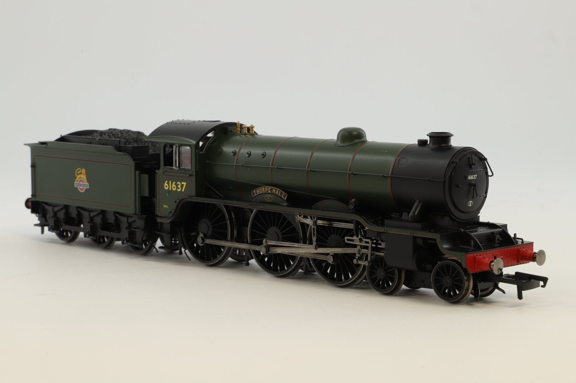 Hornby OO R2921 Class B17/1 '61637' 'Thorpe Hall' BR Lined Green E/C
