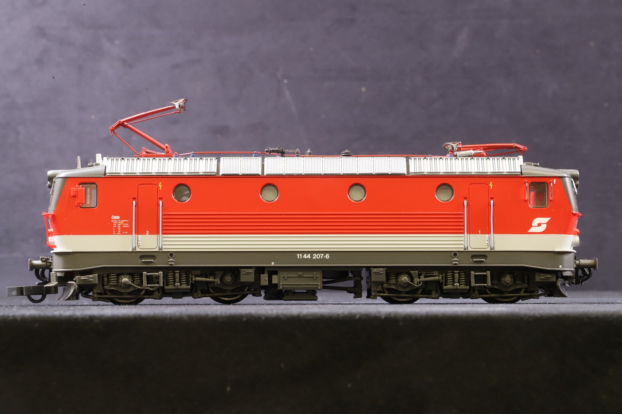 Roco HO 63578 OBB 1144 207-6 Electric Locomotive