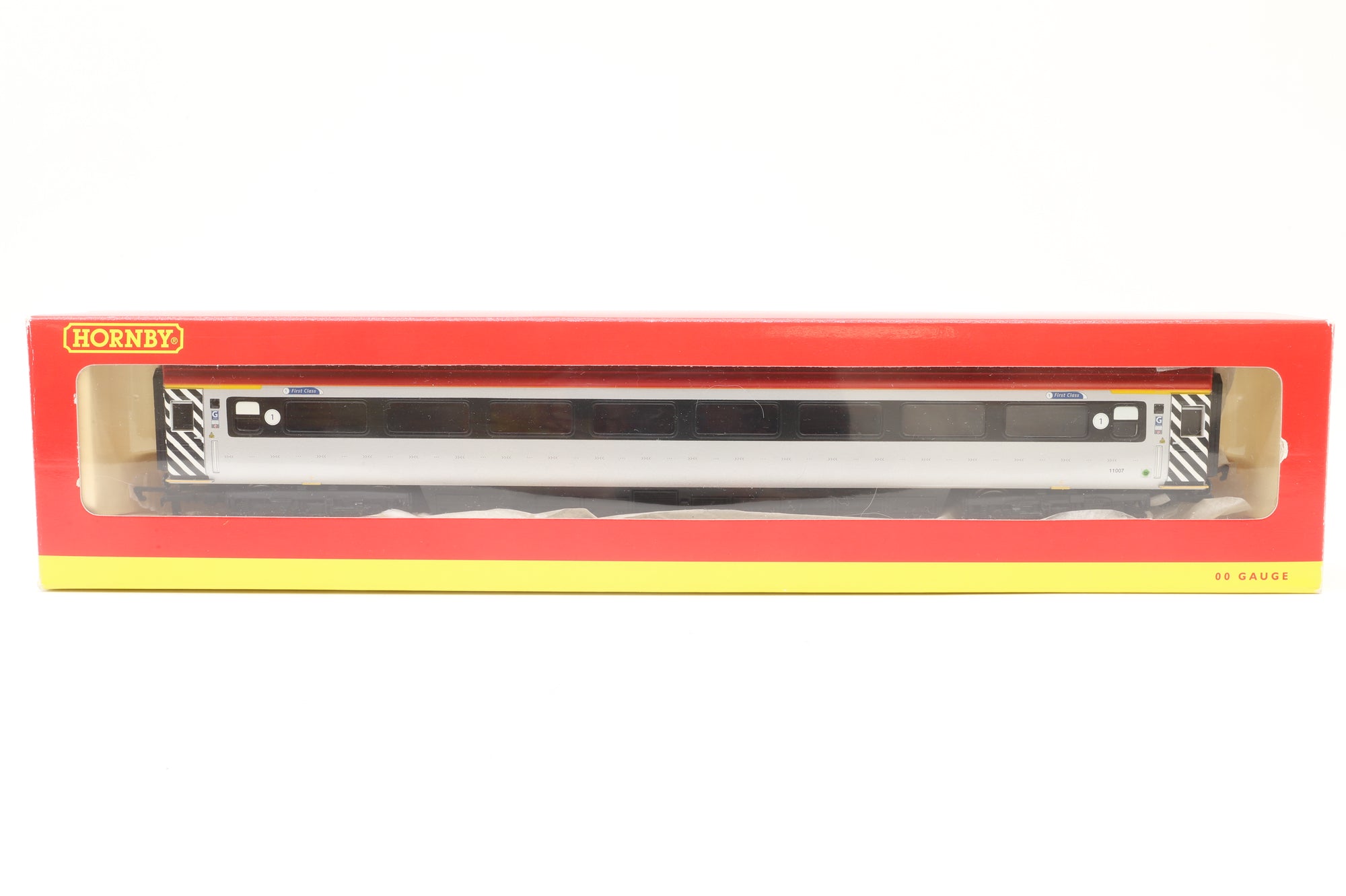 Hornby OO R4431 Virgin Charter Relief Coach Pack