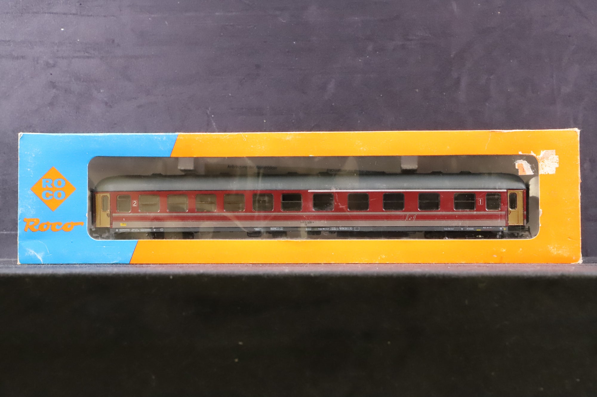 Roco HO Rake Of 2 FS Red & Grey Coaches Inc.  44430 & 44435