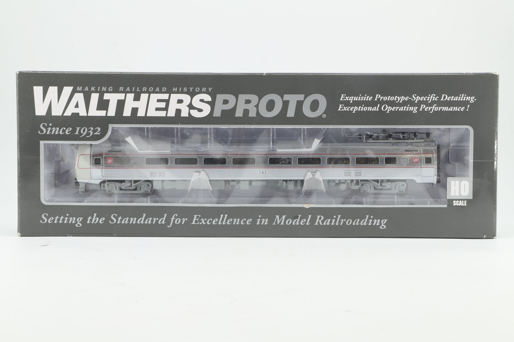 WalthersProto HO 920-14839 85' Budd Metroliner Parlor Car No.882 in Pennsylvania Silver/Red
