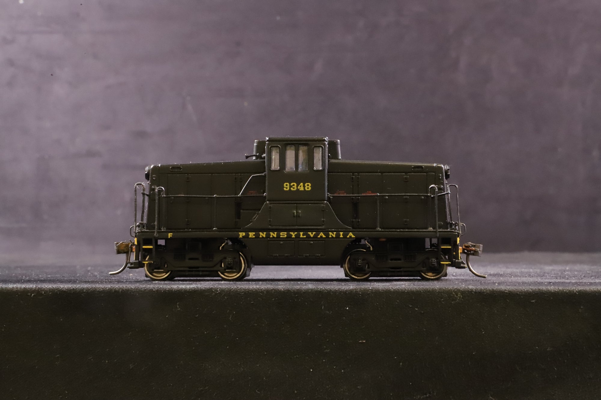Spectrum/Bachmann HO 41-0804-14 GE 44T Stiwtcher No.9348 in Pennsylvania Black w/ Wasp Stripes
