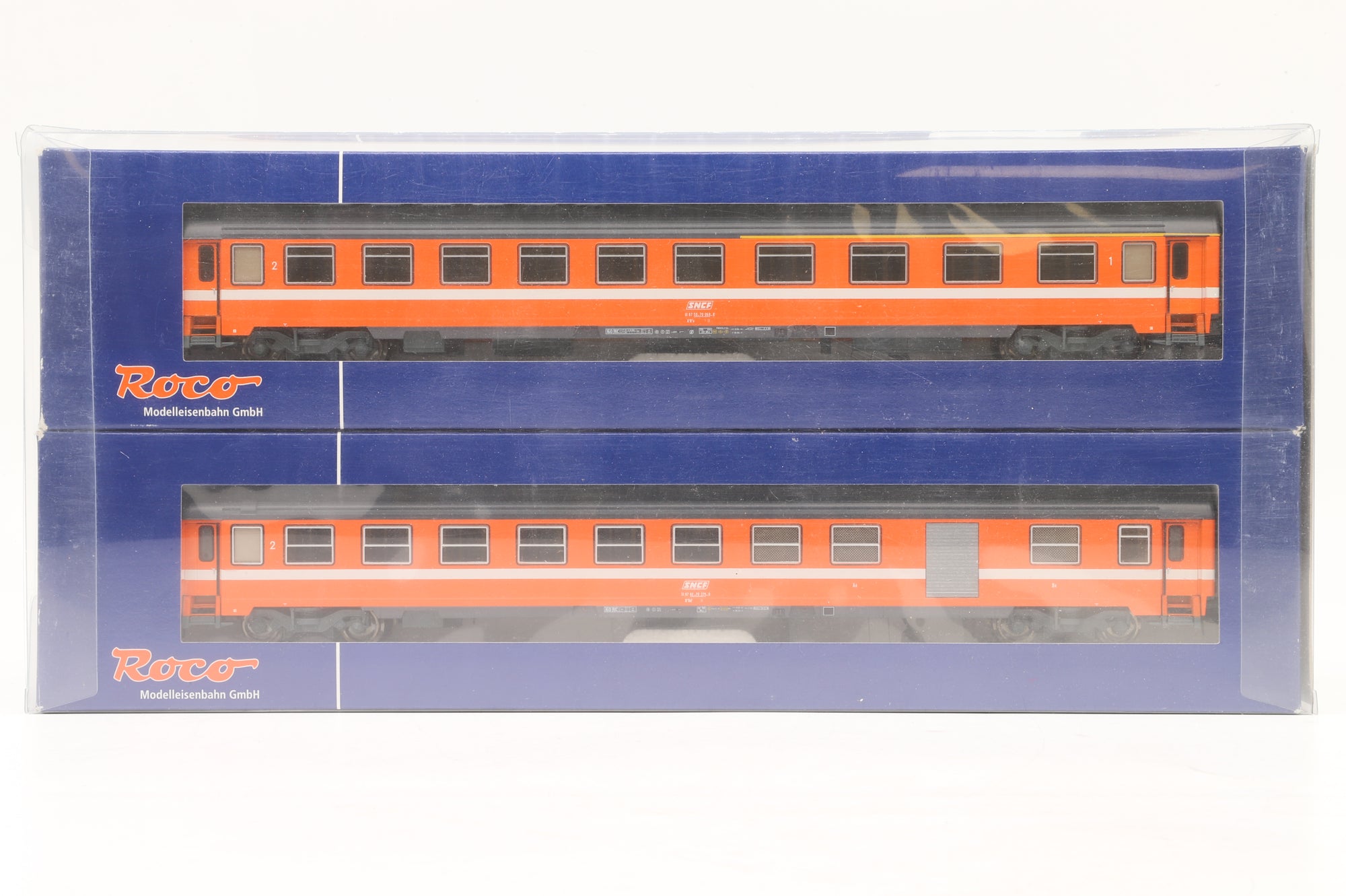 Roco HO 64001 Set of 2x SNCF Orange Coaches