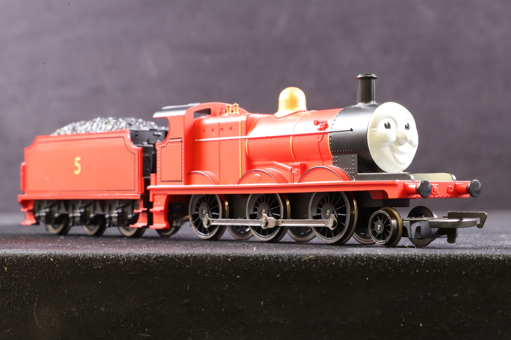 Hornby OO R852 Thomas & Friends 'James' '5' Steam Locomotive