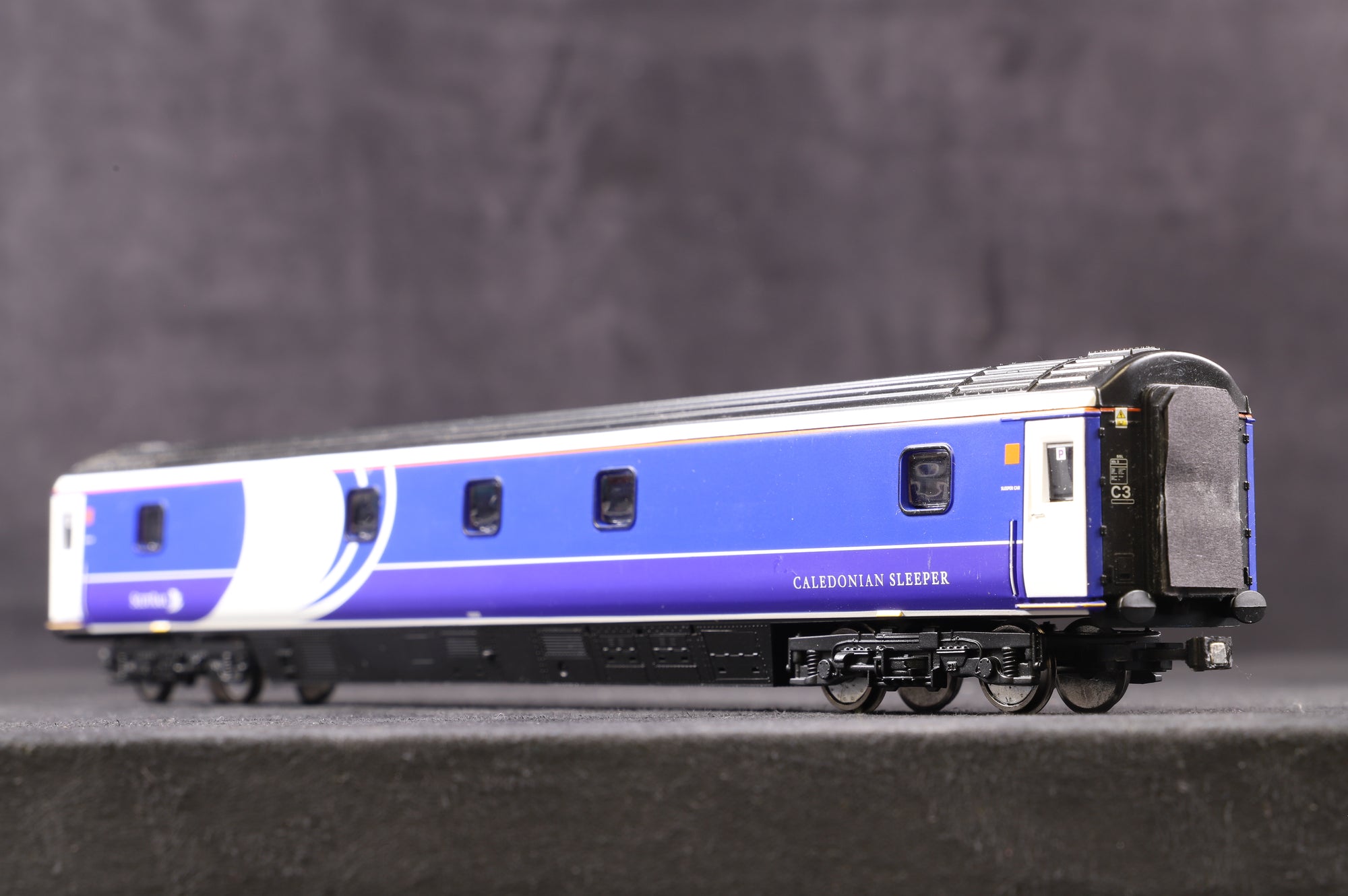 Hornby OO Rake Of 5 x Mk3 Caledonian Sleeper Coaches