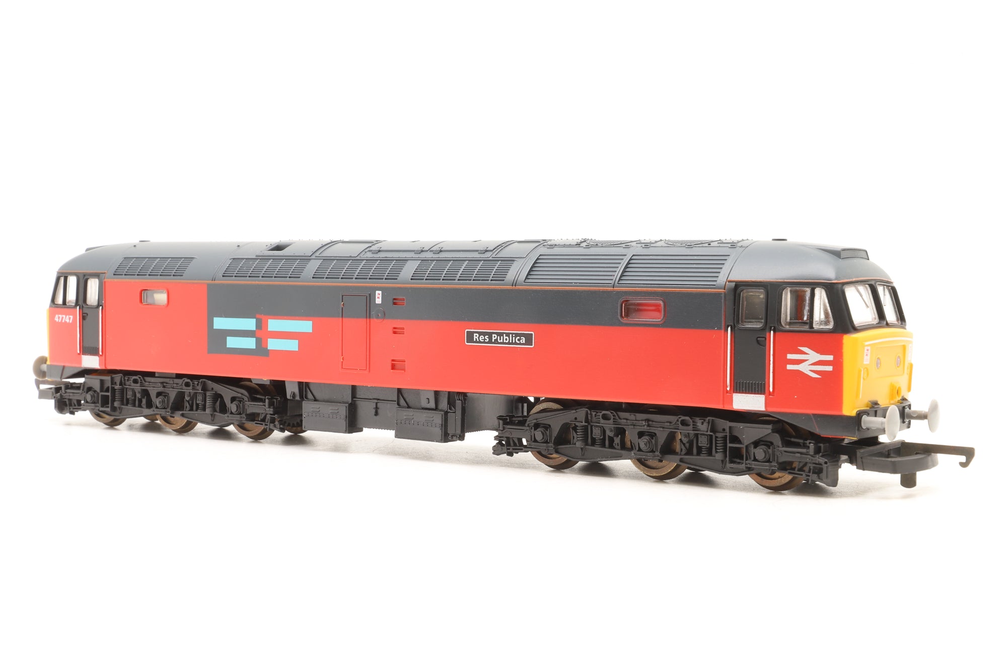 Lima OO 149784 Post Train Pack Class 47/7 47747 'Res Publica' RES & 3 Coaches