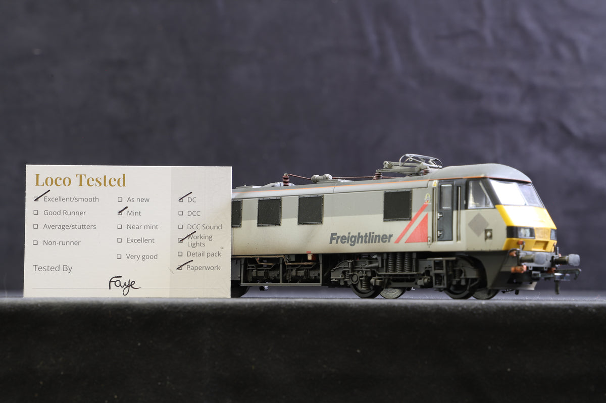 Bachmann OO 32-611 Class 90 &#39;90048&#39; Freightliner Re-liveried, Numbered &amp; Weathered