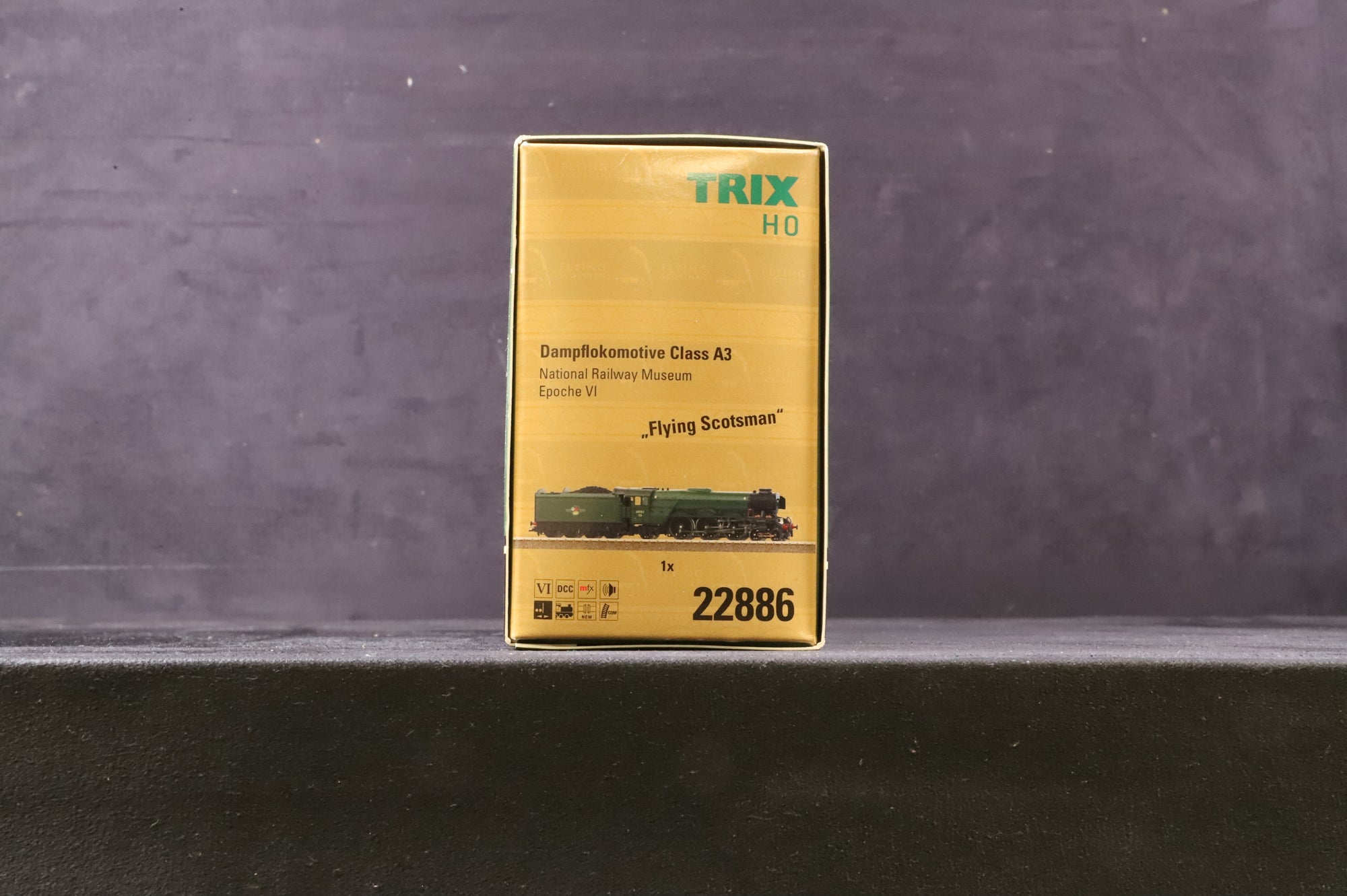 Trix HO 22886 Class A3 '60103' 'Flying Scotsman' BR Green L/C MFX Sound