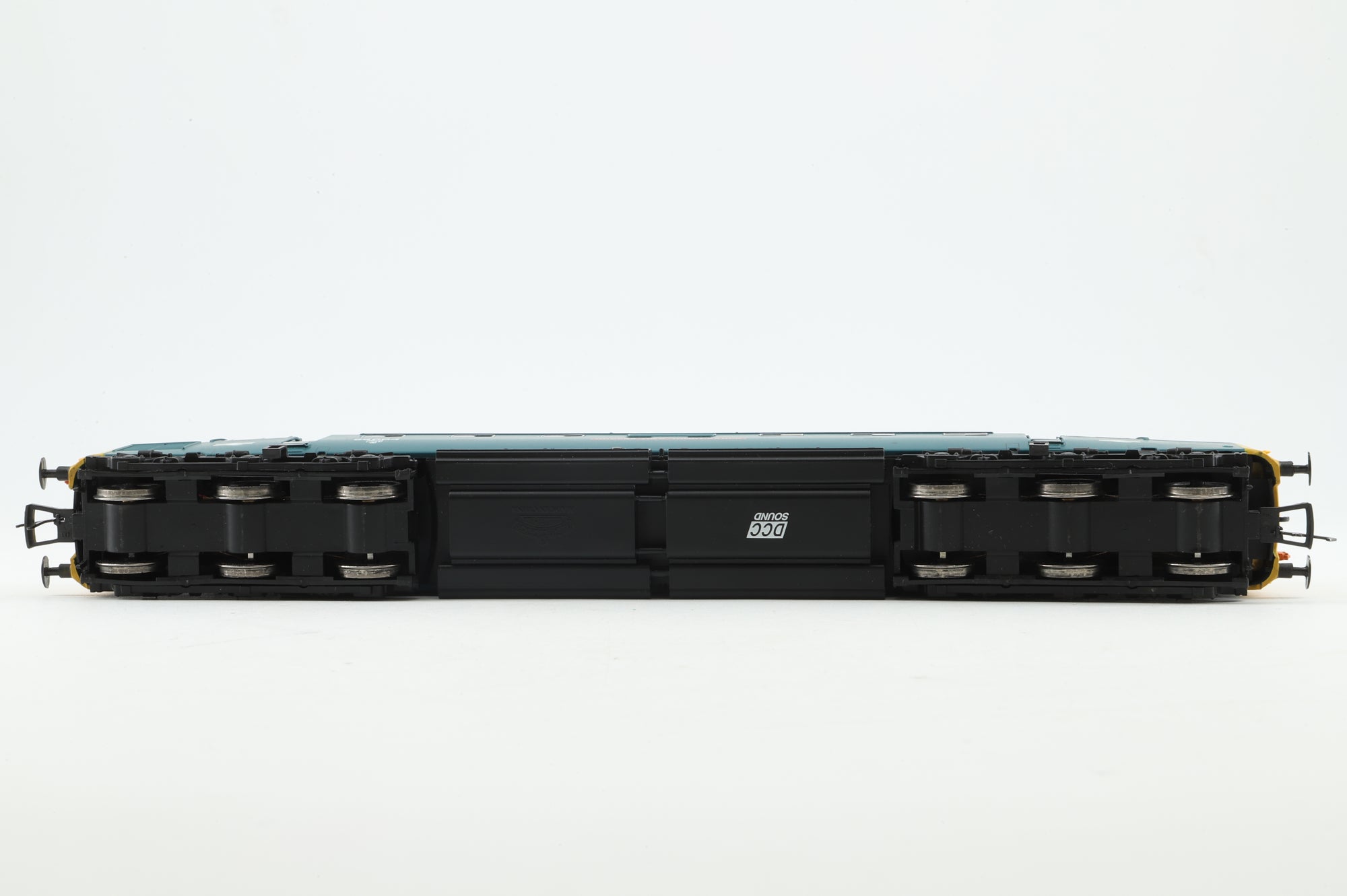 Bachmann OO 32-534 Class 55 Deltic 55004 'Queen's Own Highlander' in BR Blue - DCC Sound