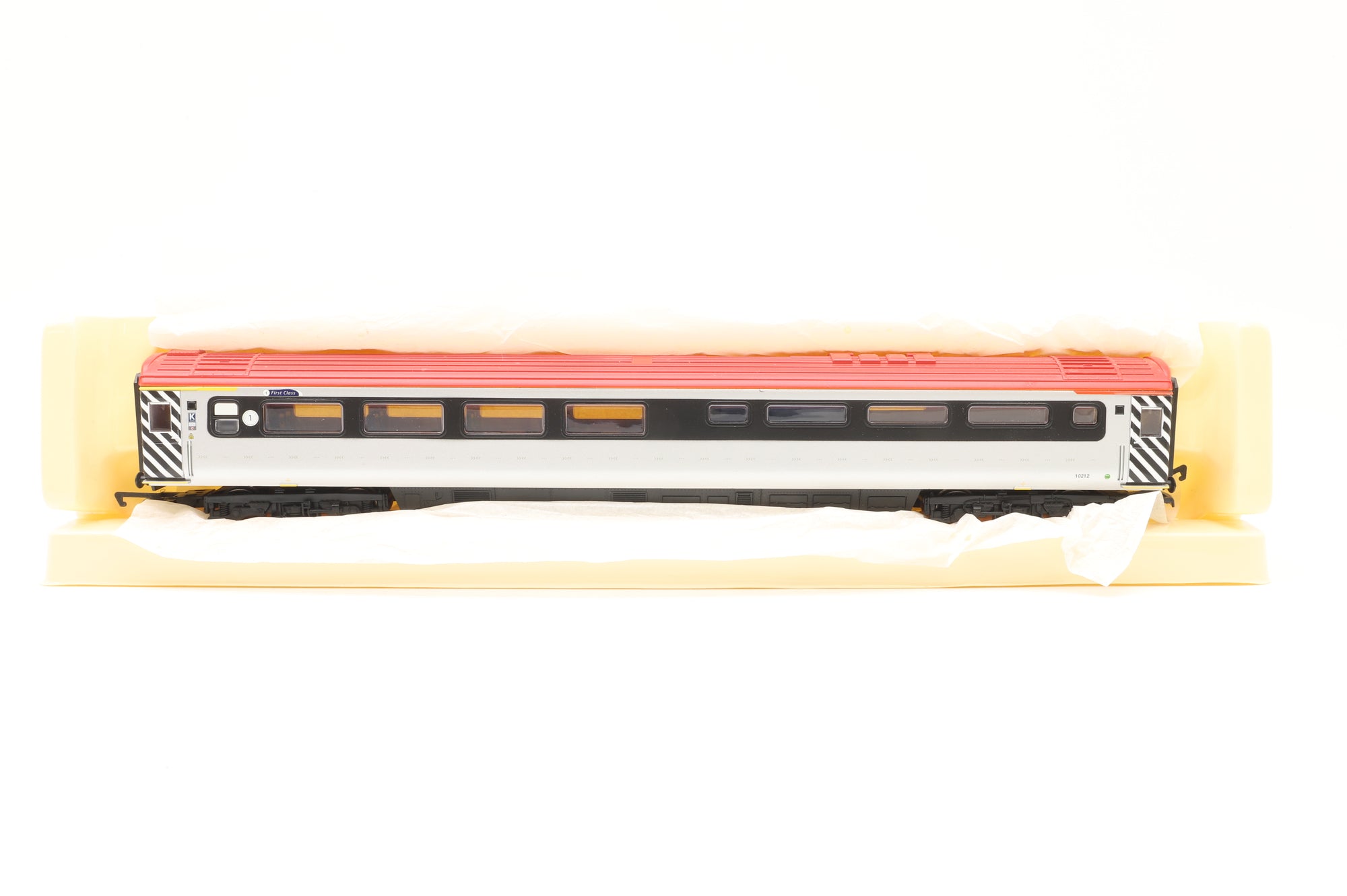 Hornby OO R4431 Virgin Charter Relief Coach Pack