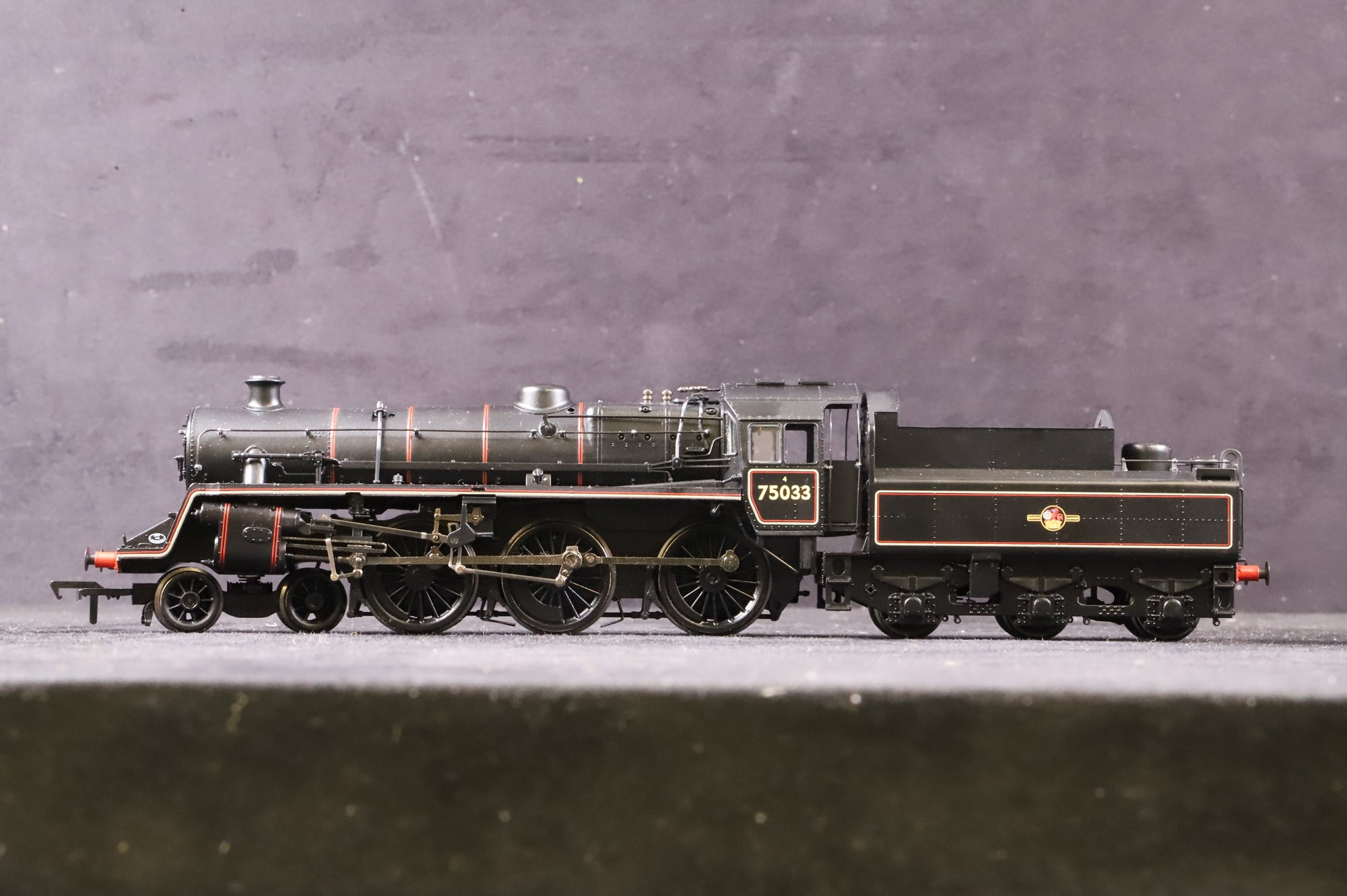 Bachmann OO 31-118 Standard Class 4MT 4-6-0 '75033' BR2 Tender BR Lined Balck L/C