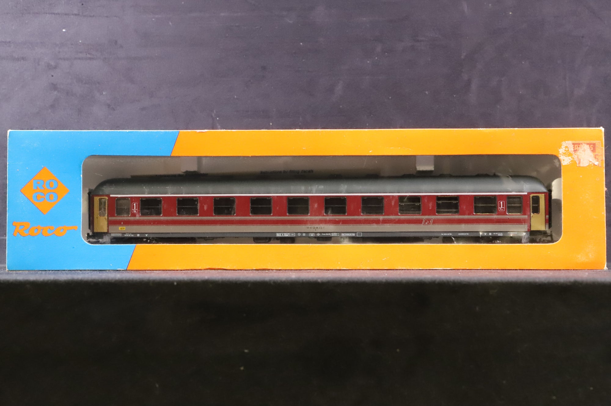 Roco HO Rake Of 2 FS Red & Grey Coaches Inc.  44430 & 44435