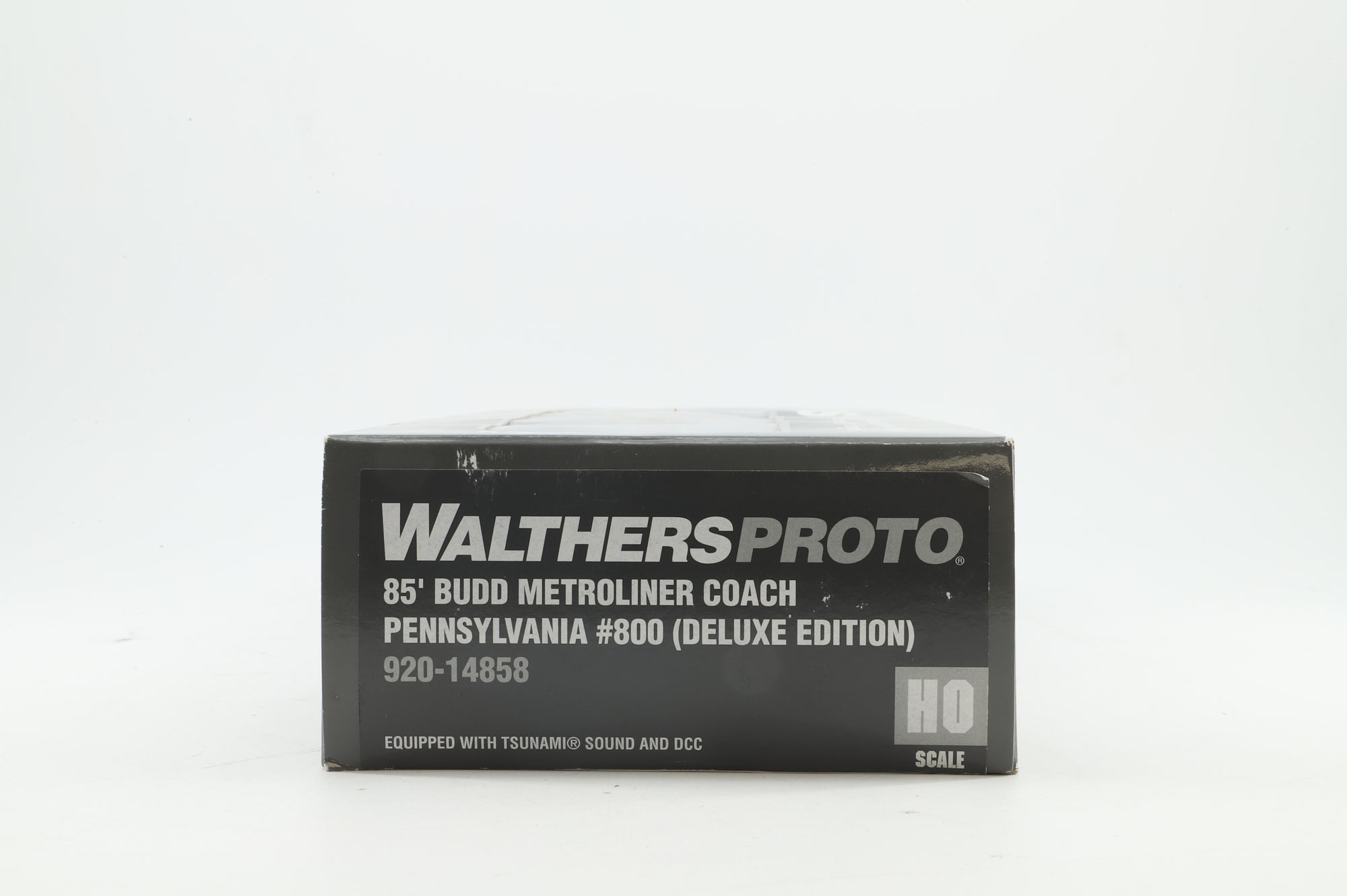 WalthersProto HO 920-14858 85' Budd Metroliner Standard Coach No.800 in Pennsylvania Silver/Red