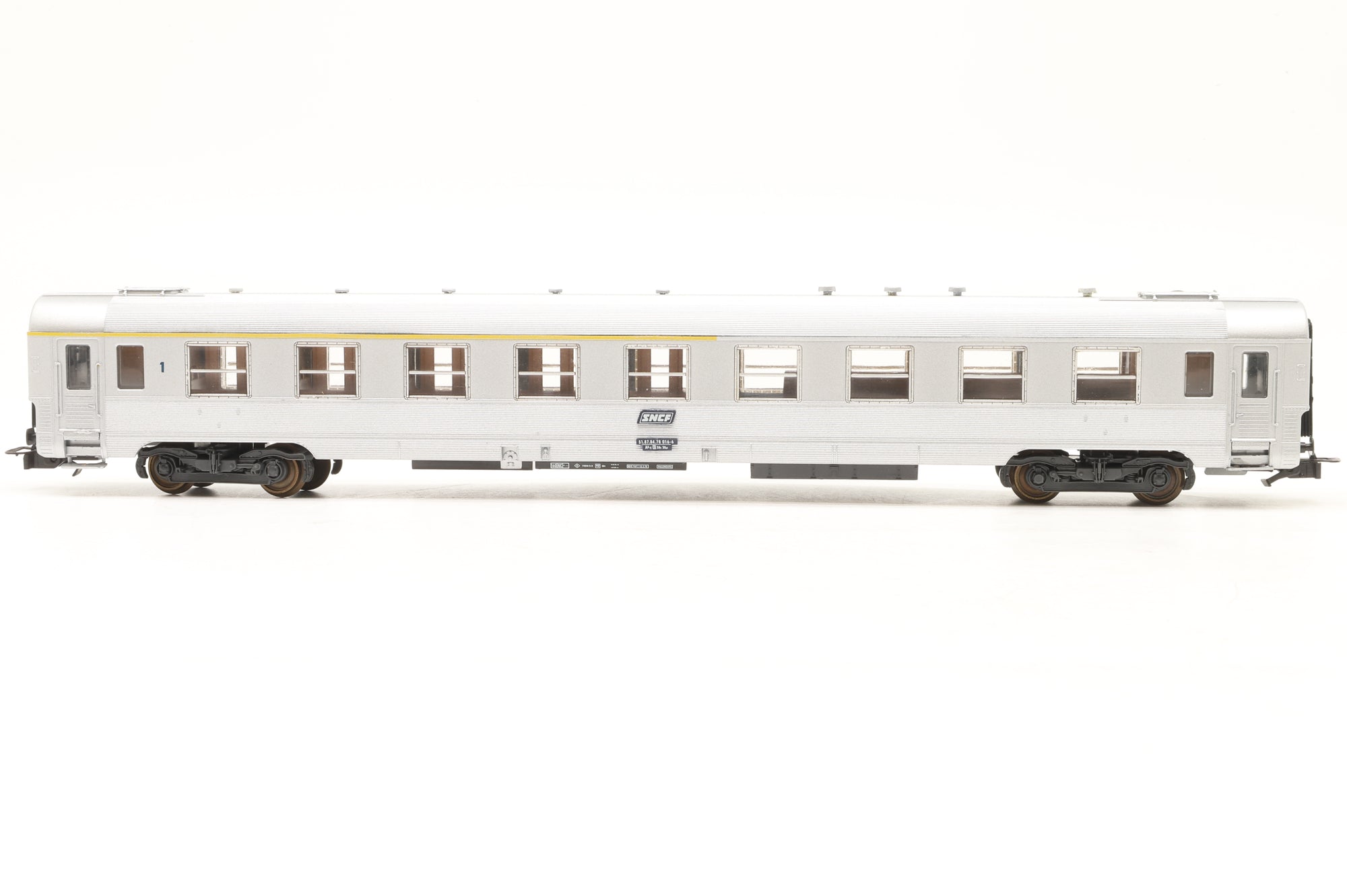 Rivarossi HO 3586/85/83 Rake of 3x SNCF DEV Inox Coaches