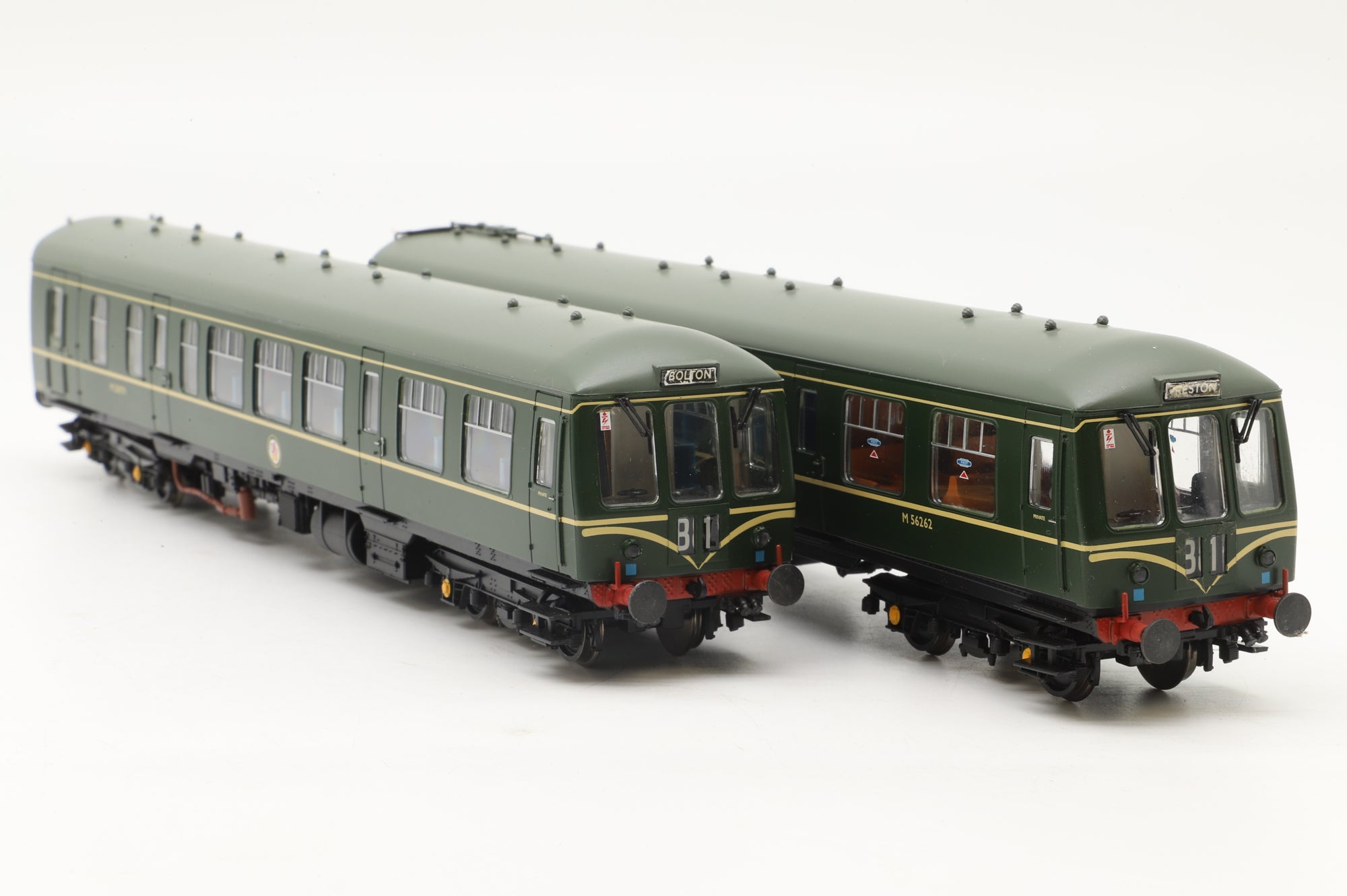 Bachmann OO 32-900B Class 108 2-Car DMU in BR Green w/ Whiskers