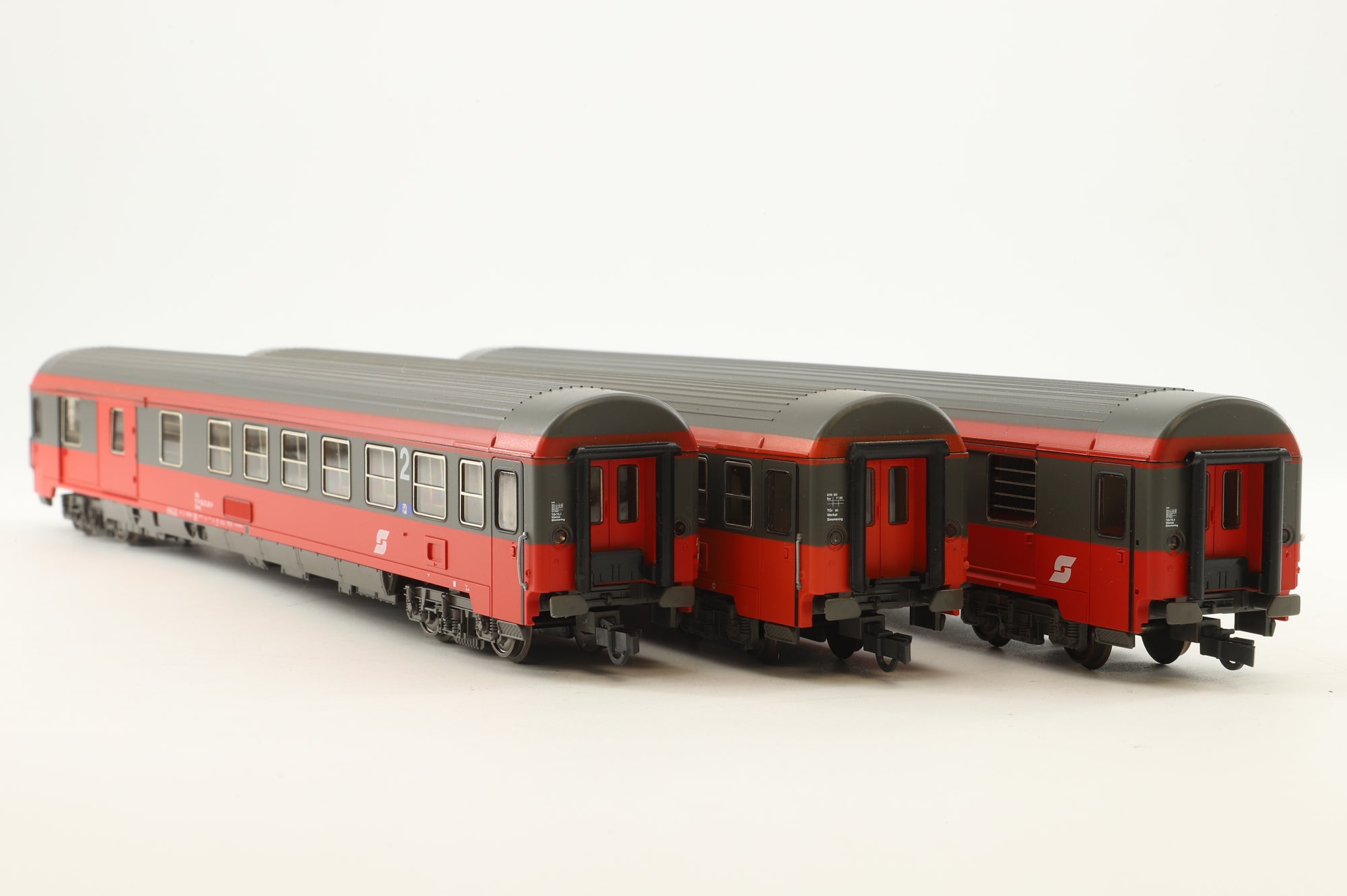Roco HO Rake of 3 SBB Coaches