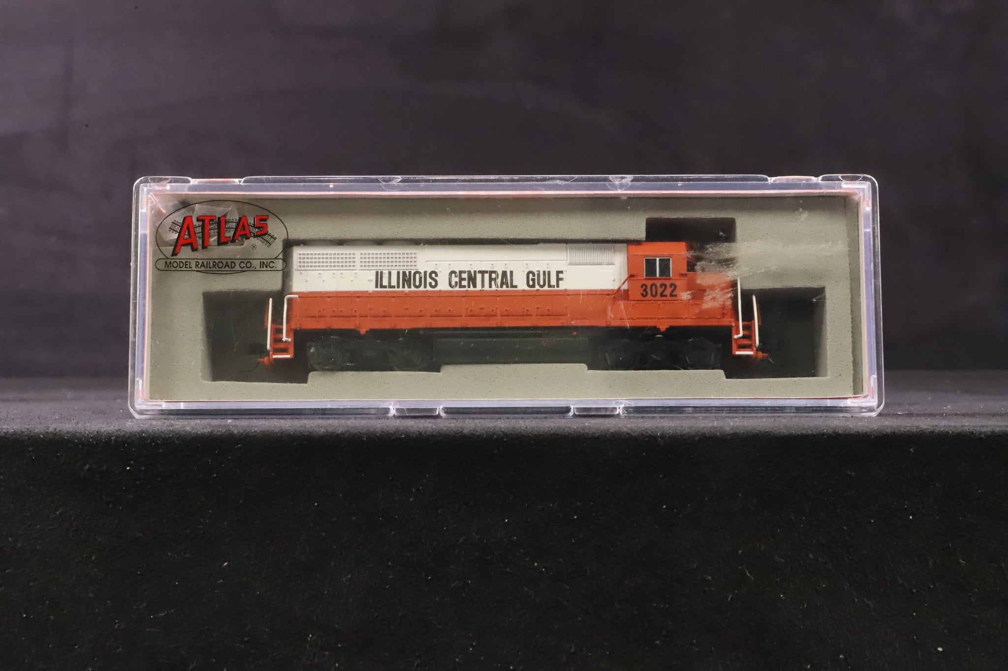Atlas N Gauge 48588 GP-40 Diesel Locomotive 3022 in Illinois