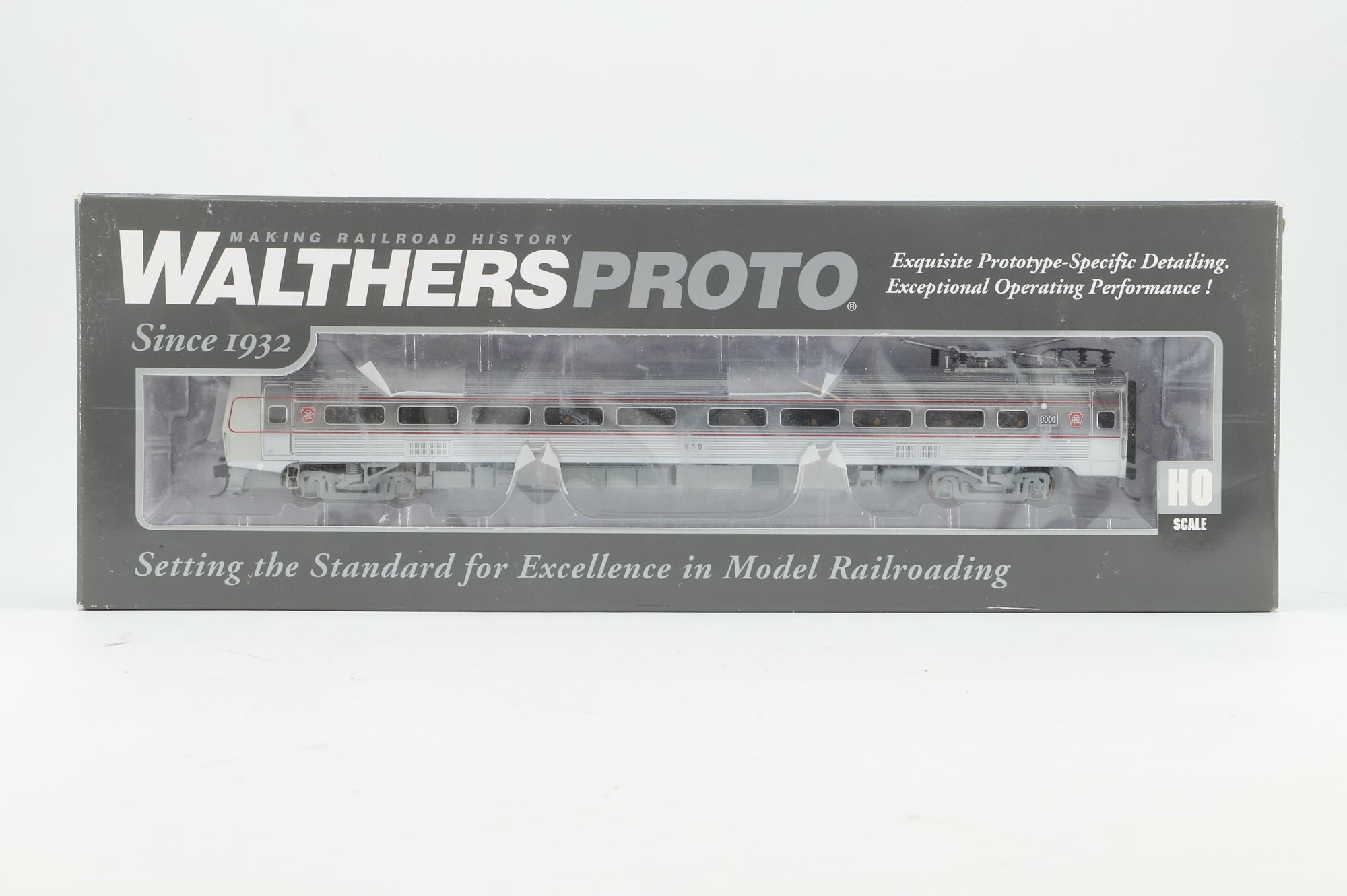 WalthersProto HO 920-14858 85' Budd Metroliner Standard Coach No.800 in Pennsylvania Silver/Red