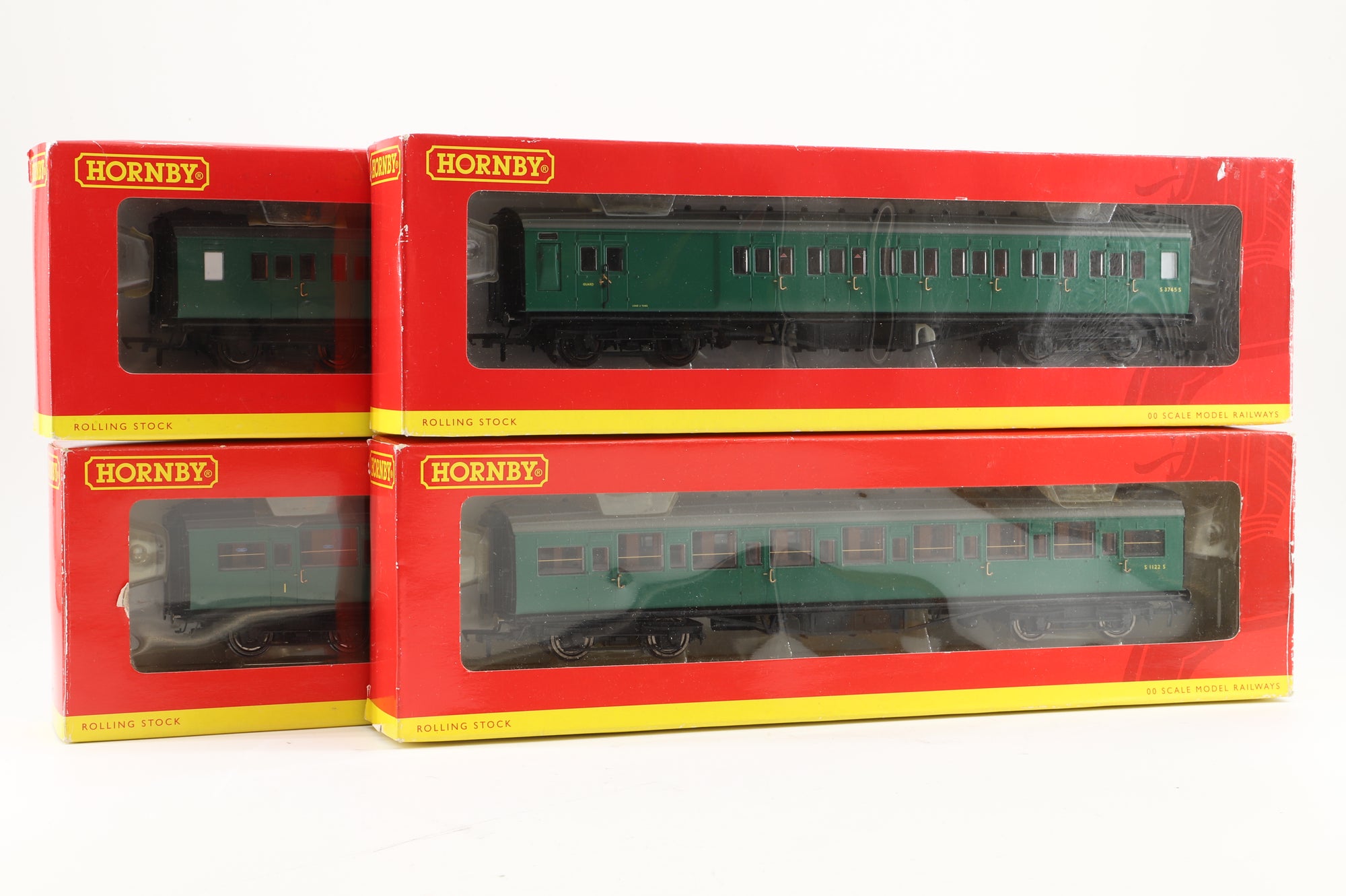 Hornby OO Rake of 4 Maunsell Coaches in BR(S) Green