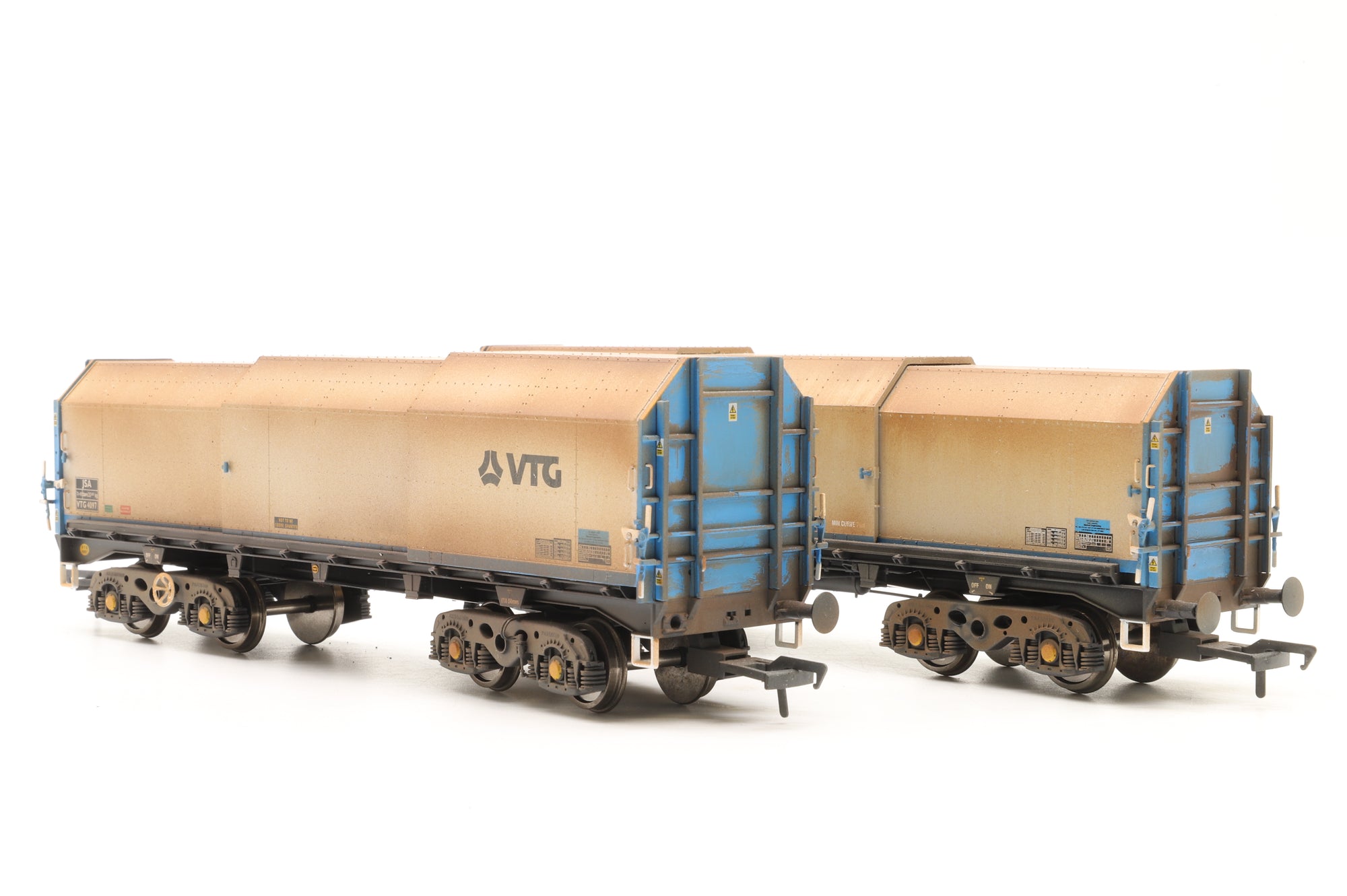 Accurascale OO ACC2128VTG3 Twin Pack ISA Bogie Covered Steel Wagons Weathered