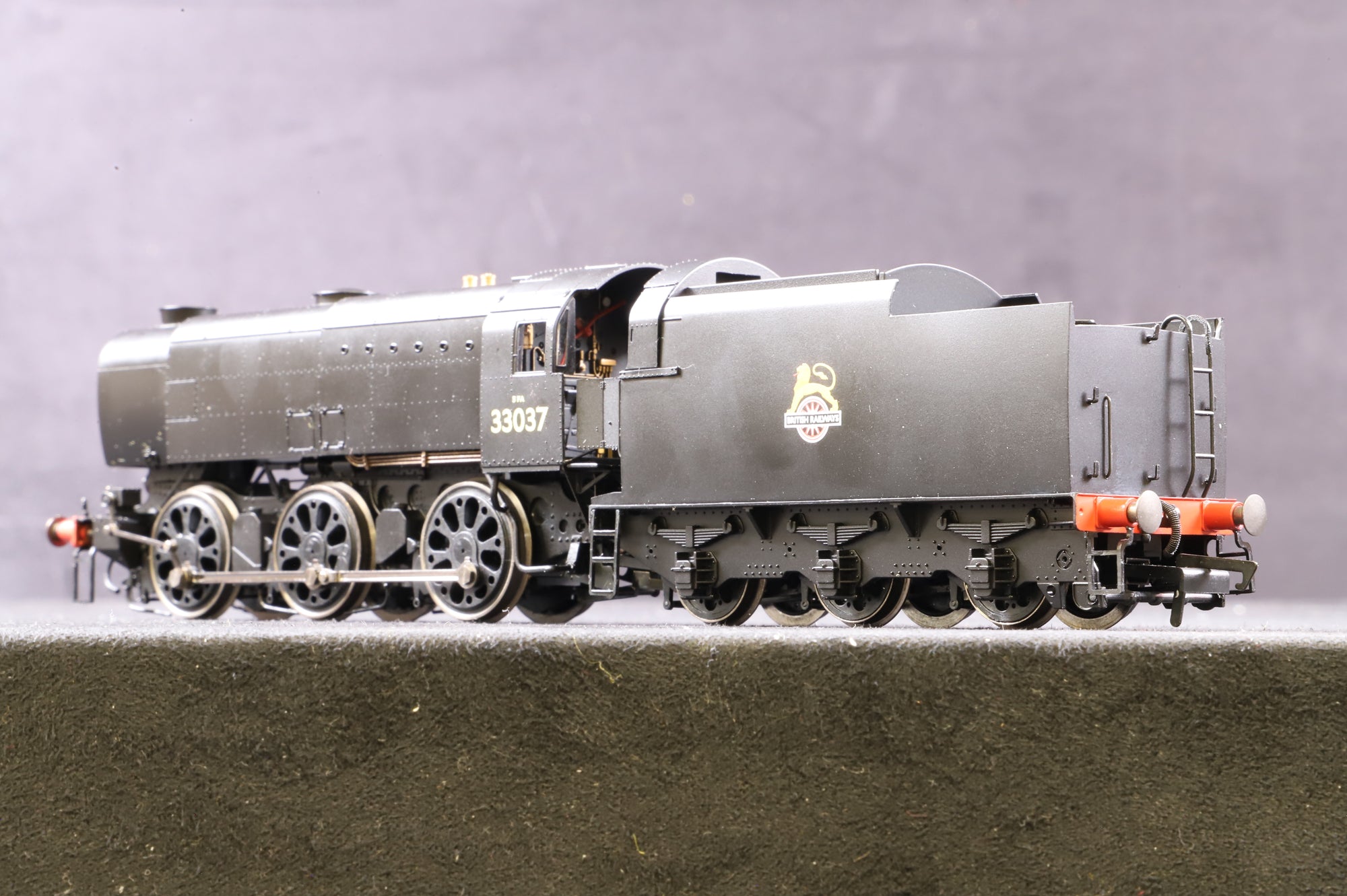 Hornby OO R2355 BR (Early) 0-6-0 Class Q1 Loco '33037'