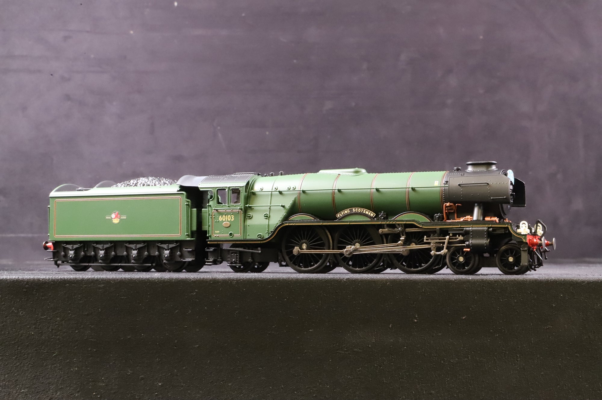 Trix HO 22886 Class A3 '60103' 'Flying Scotsman' BR Green L/C MFX Sound
